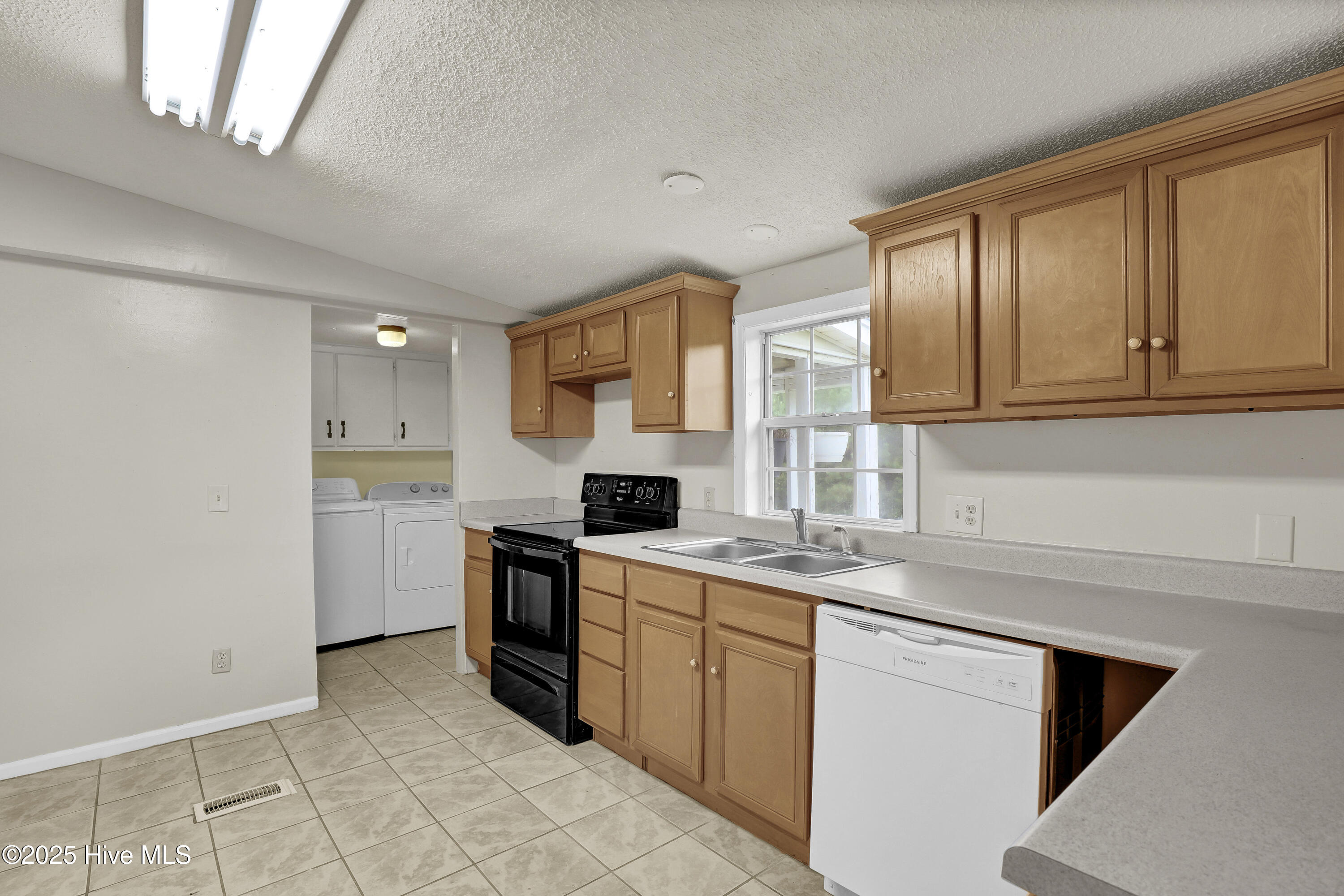 100567322 | Photo 15