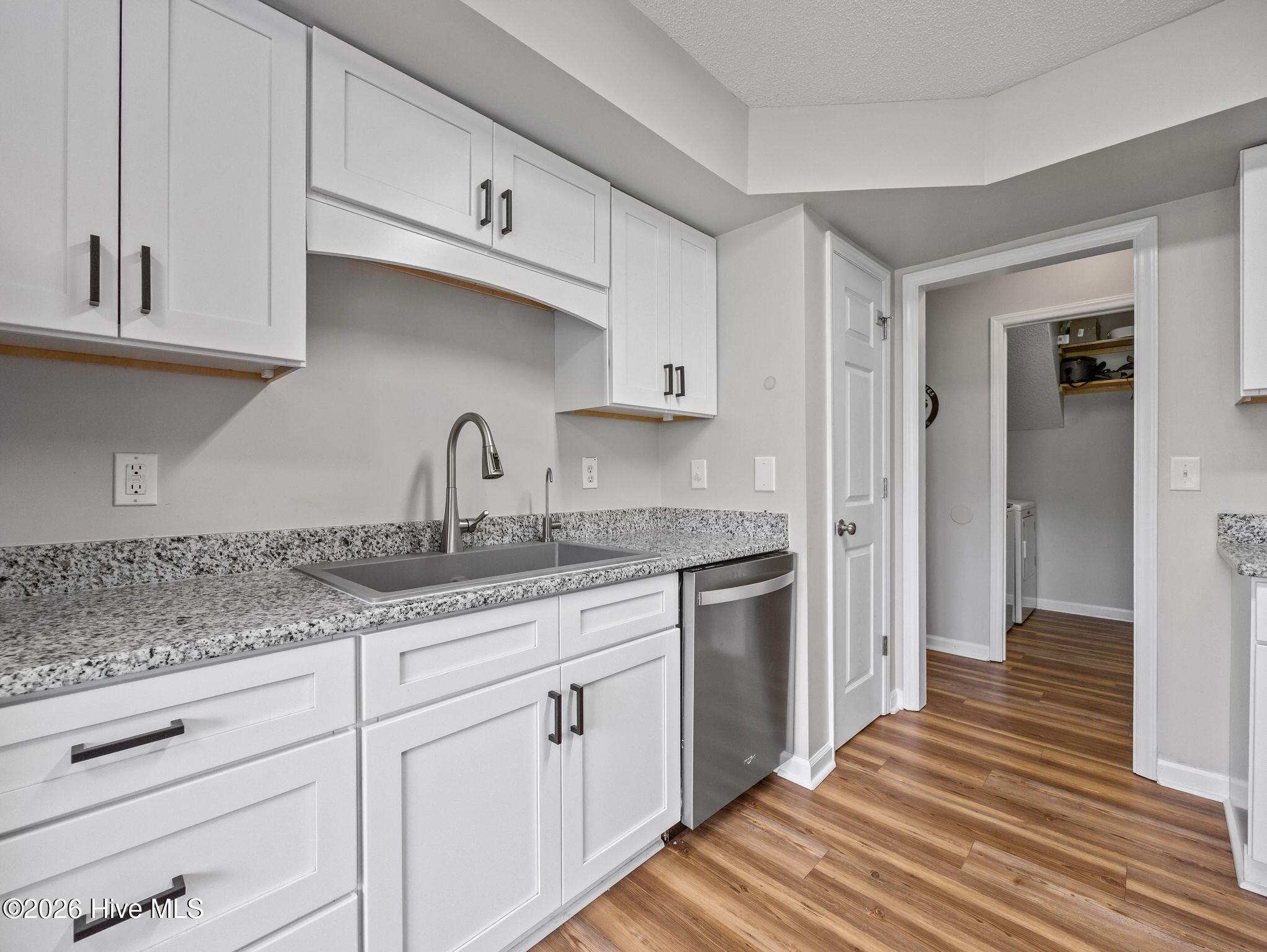 100566884 | Photo 12