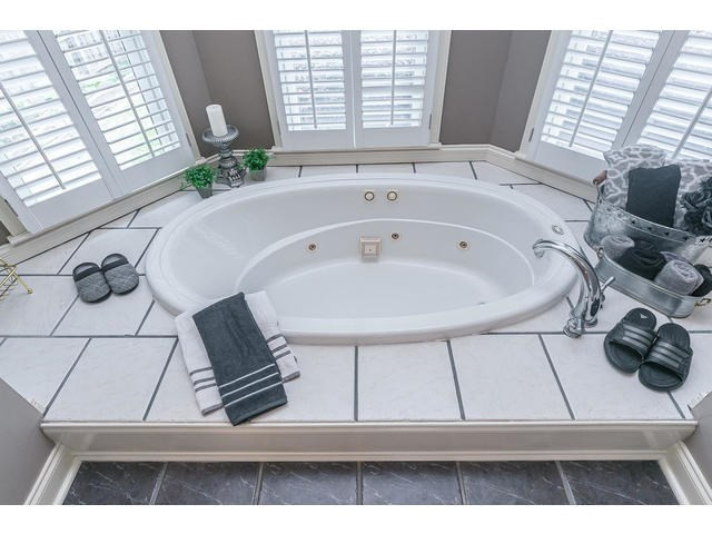 Garden tub