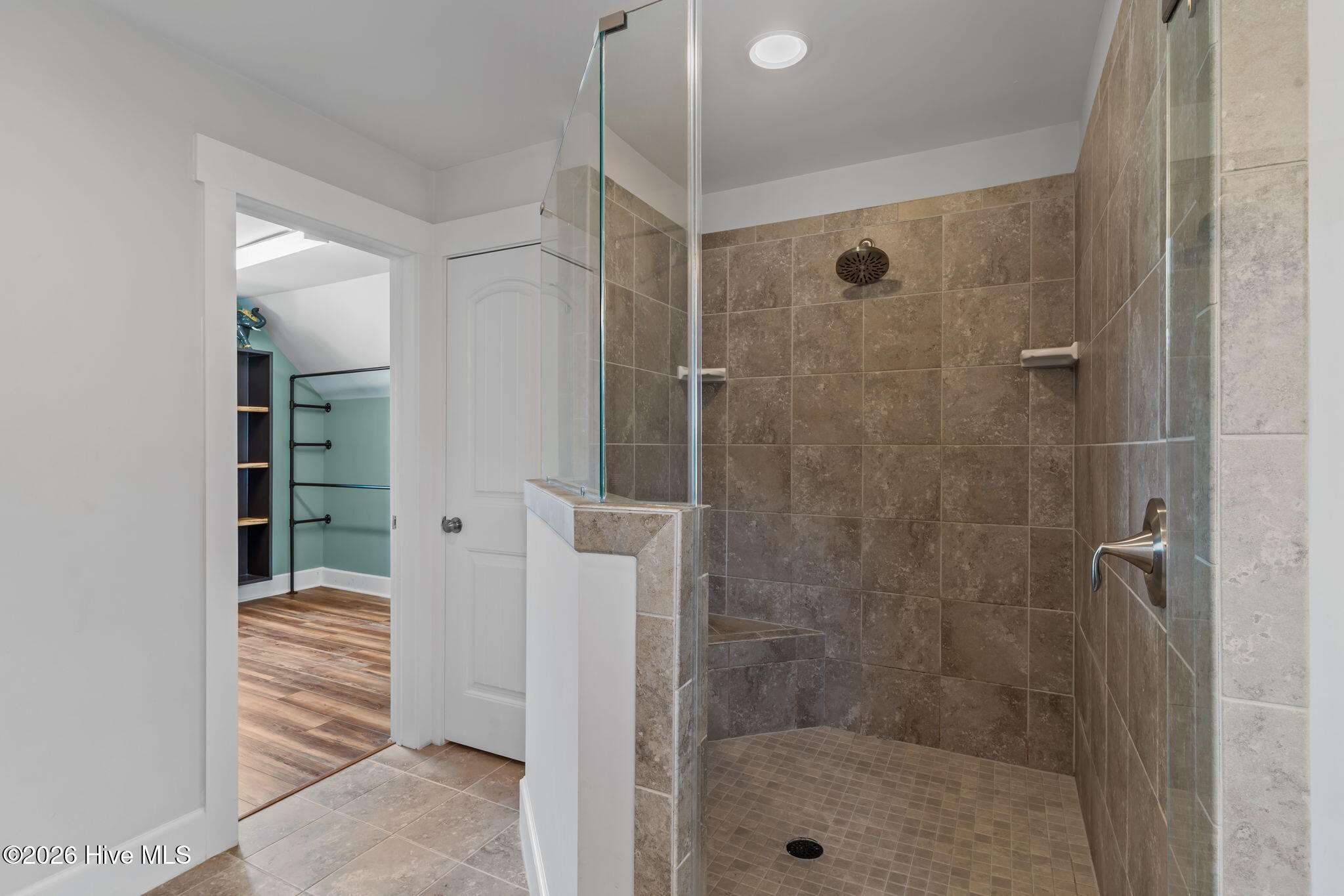 100562653 | Photo 29