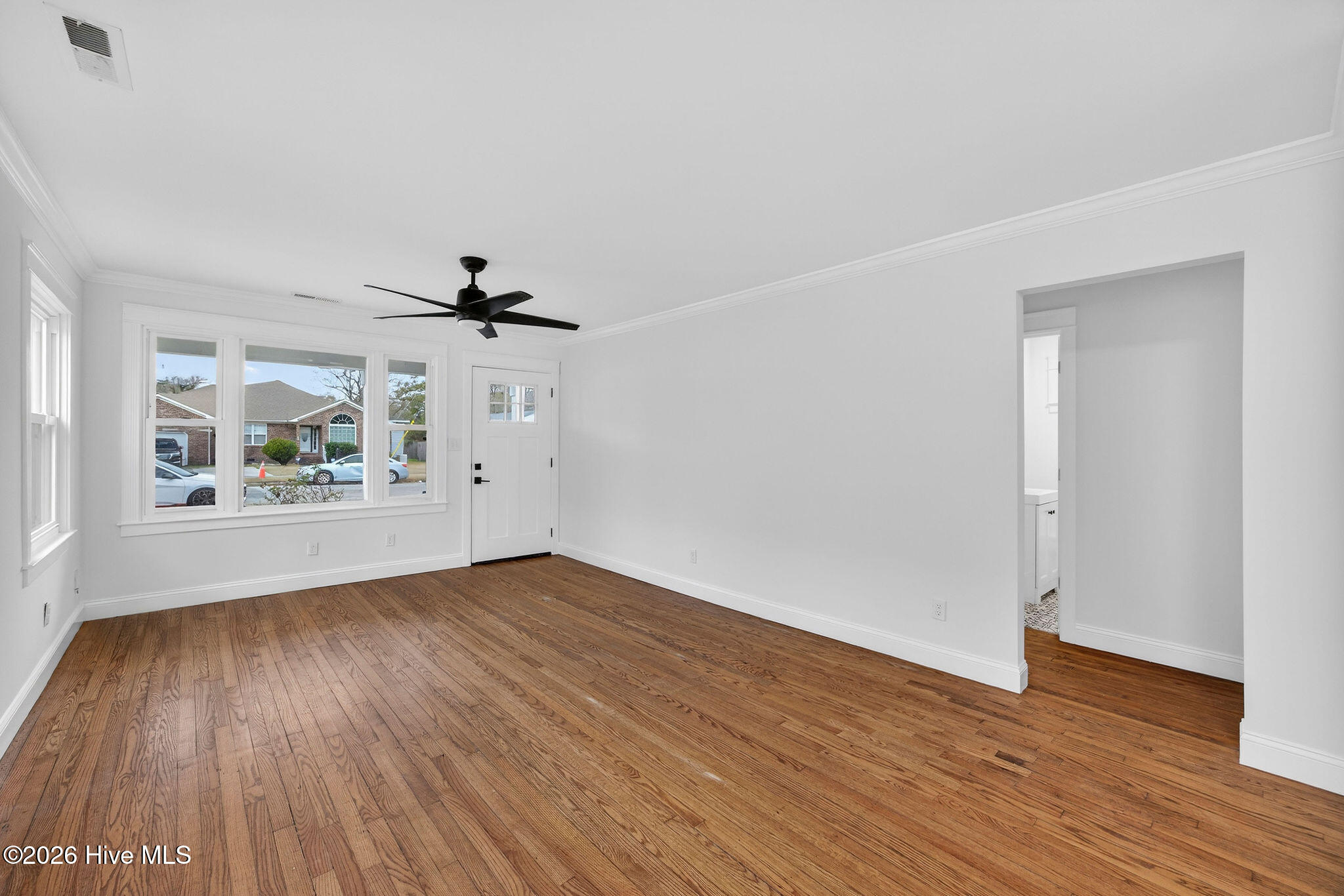 100549364 | Photo 11