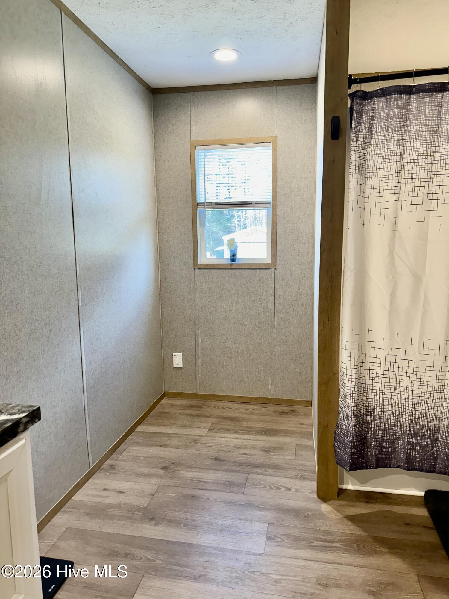 100548571 | Photo 41