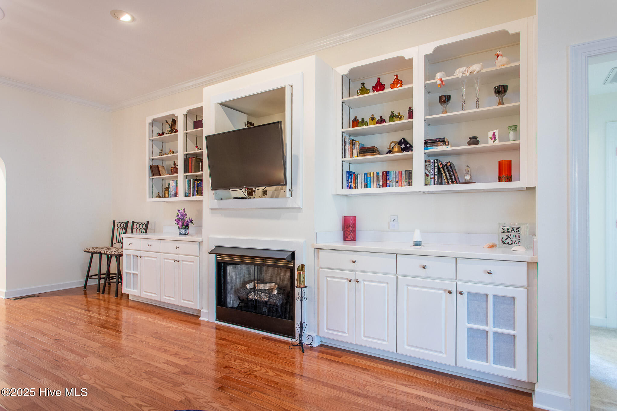 Family room beautiful built-ins