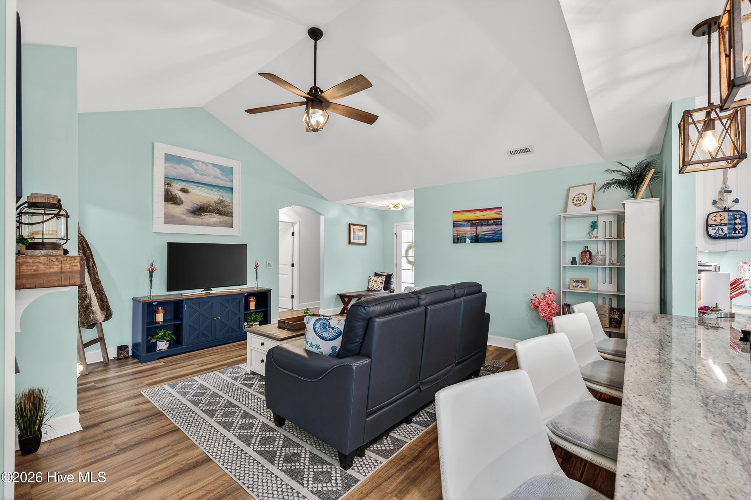 100567019 | Photo 14