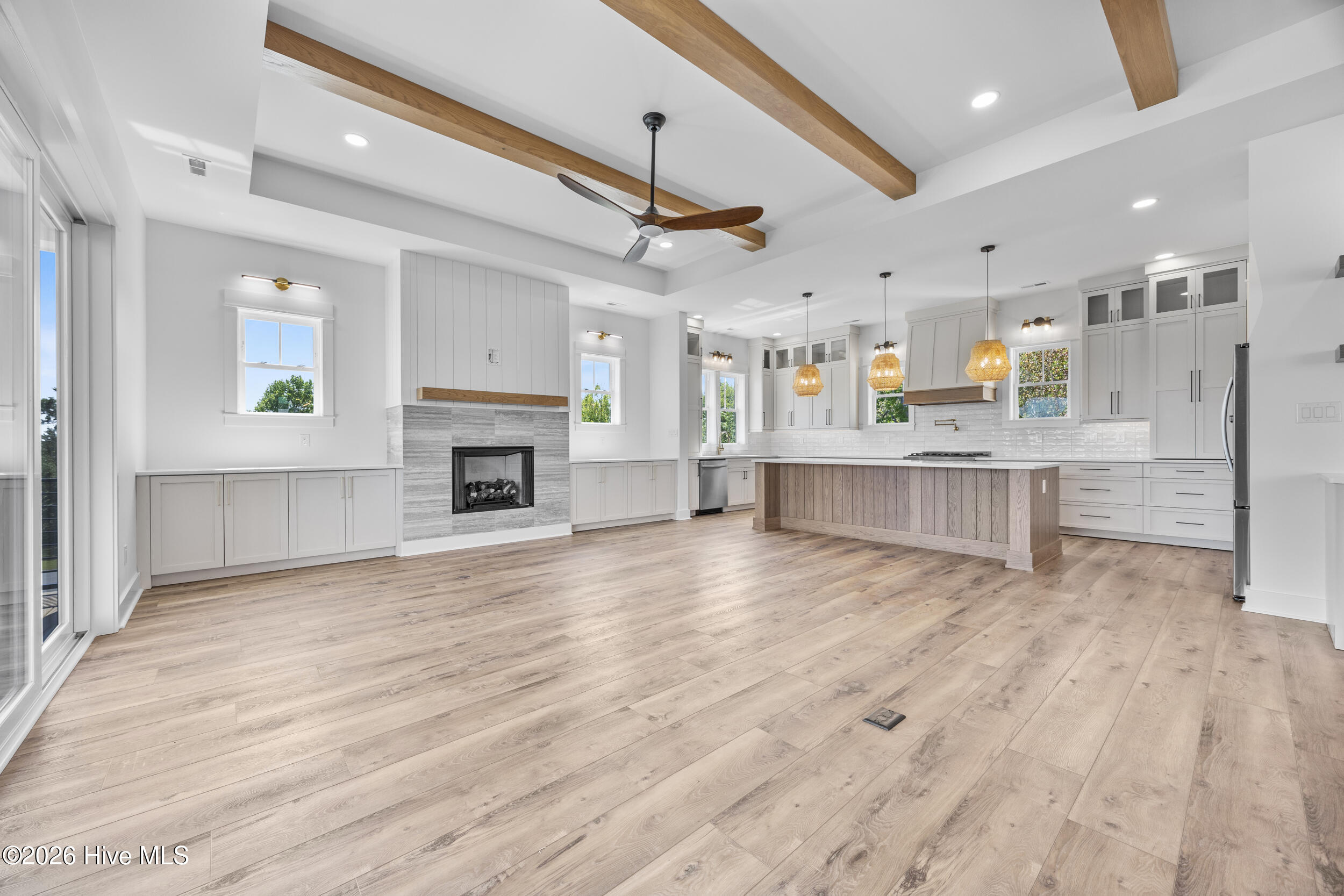 100567625 | Photo 34