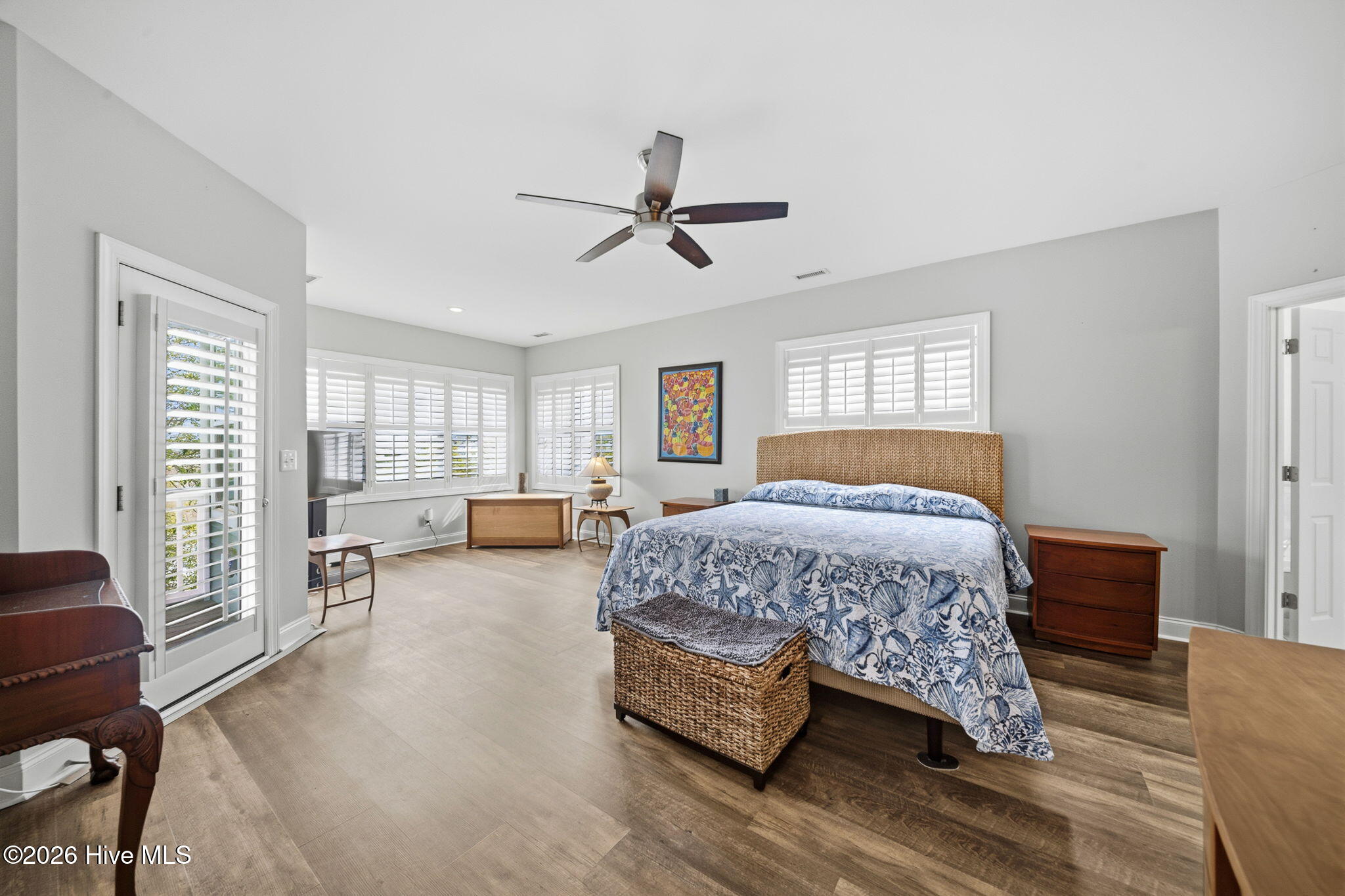 100566136 | Photo 41