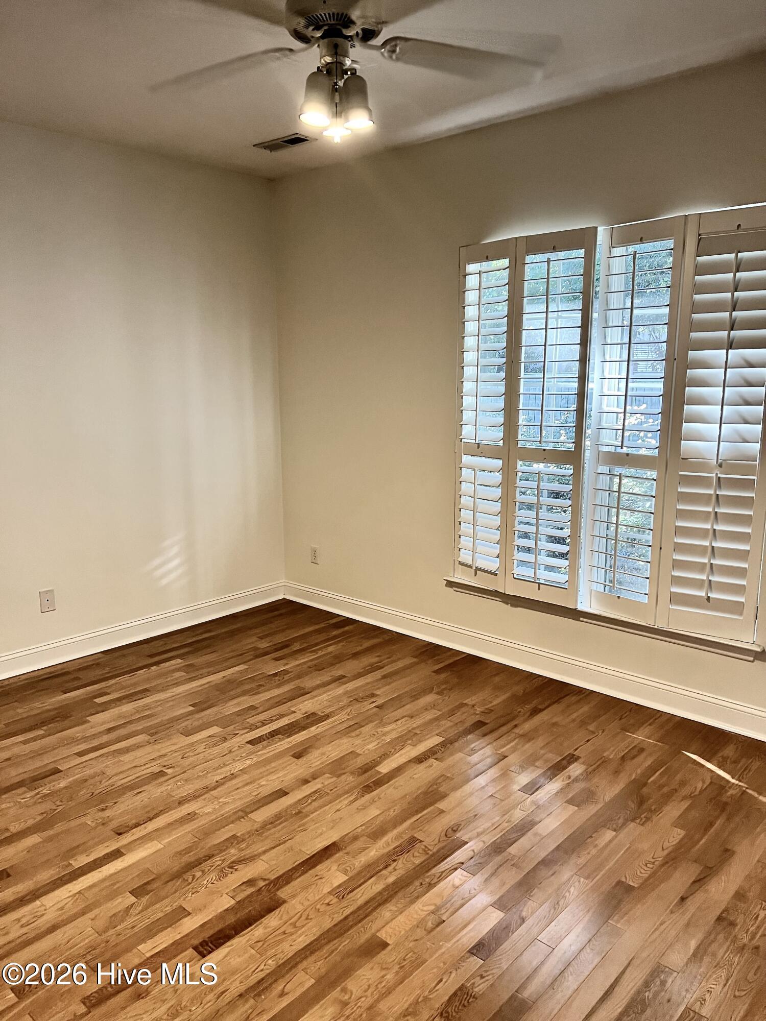 100563612 | Photo 16