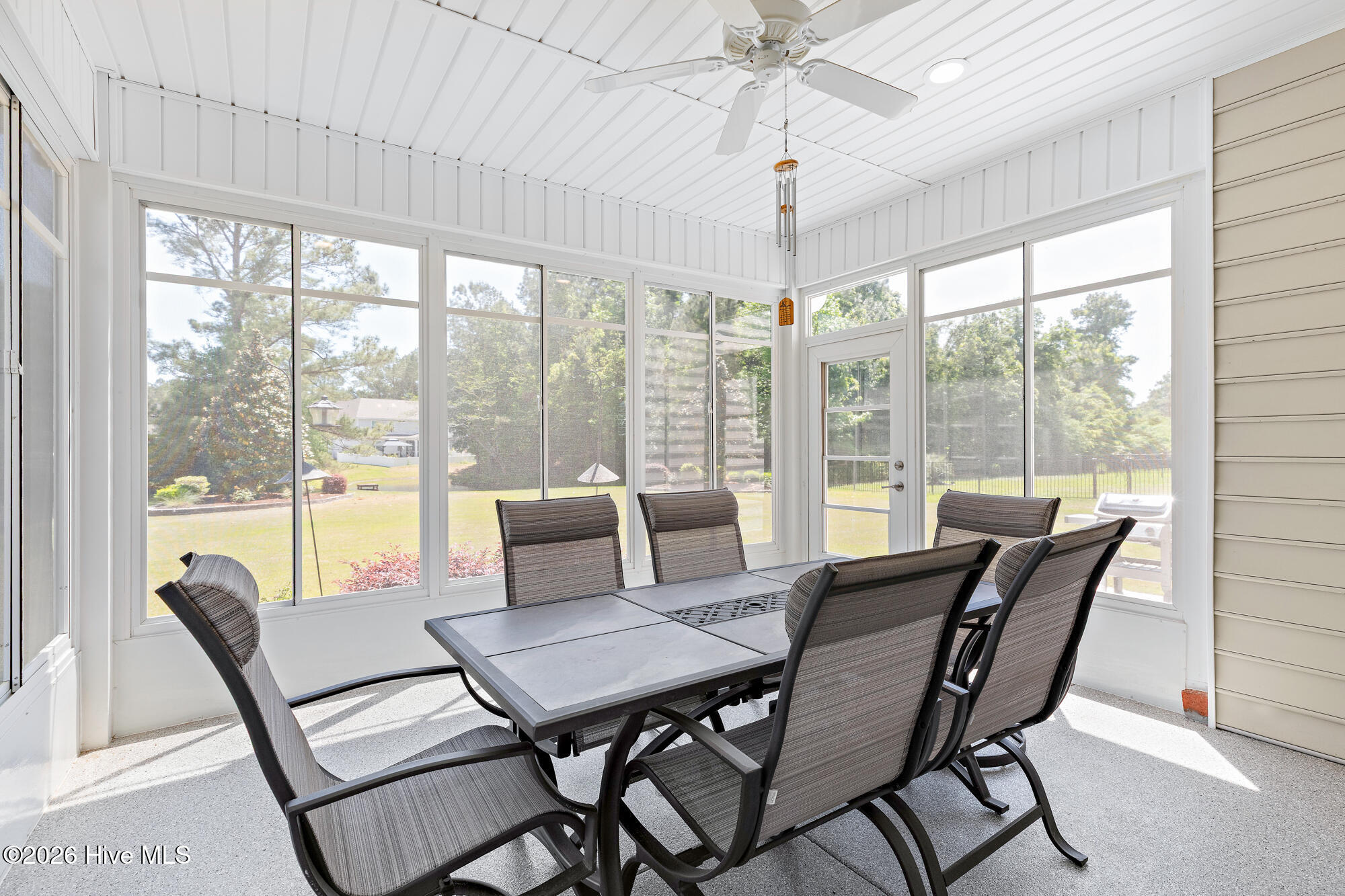 100567738 | Photo 18