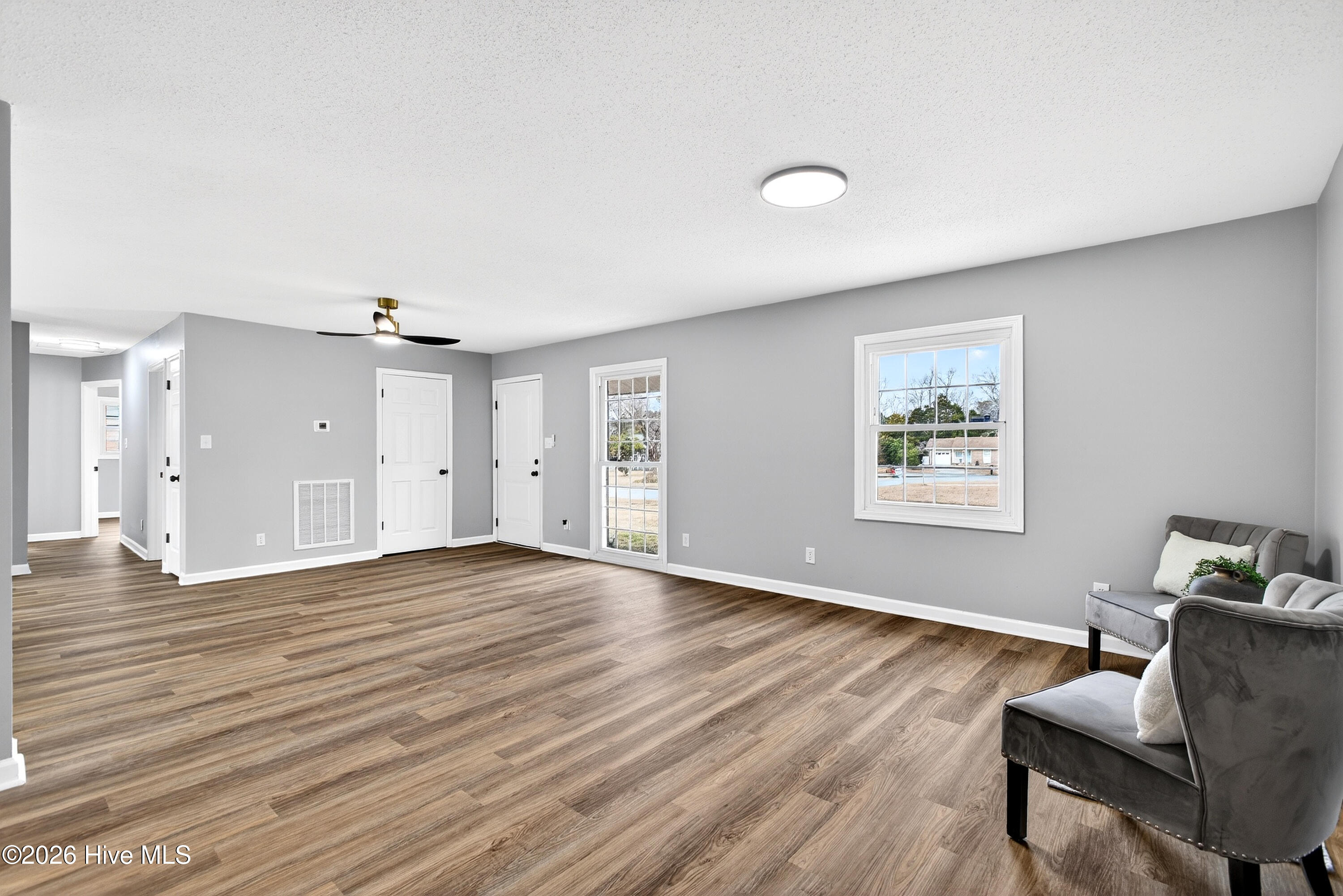 100551597 | Photo 13