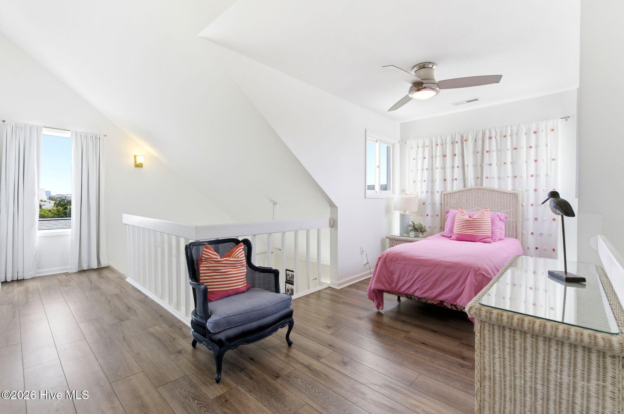 100567797 | Photo 35