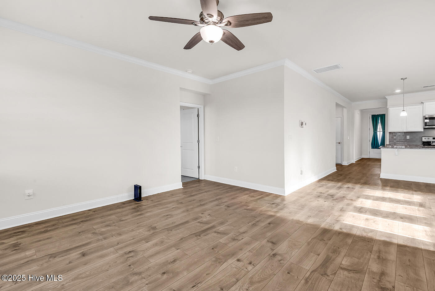 100547571 | Photo 23