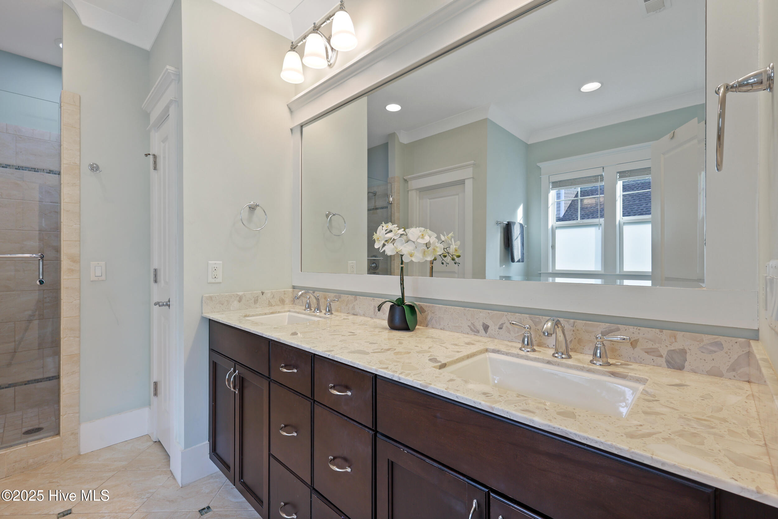 100536655 | Photo 30