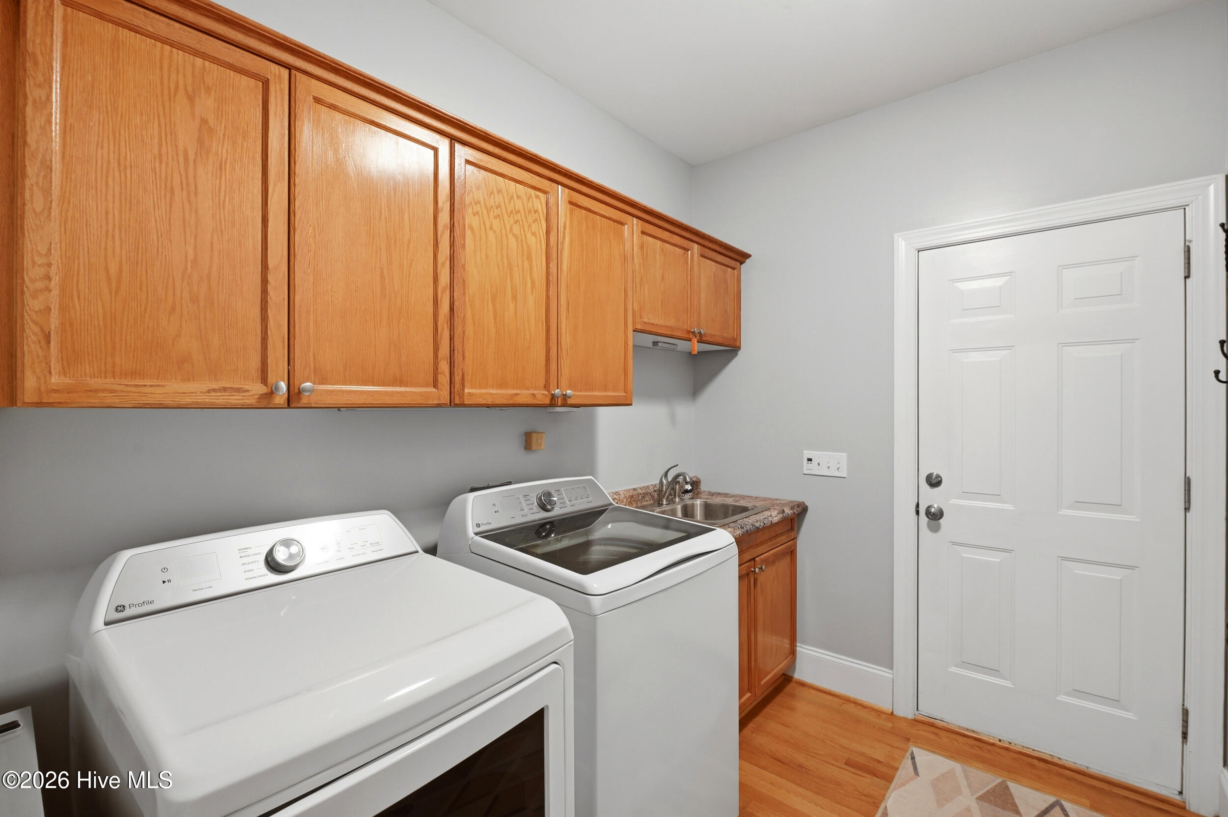 100566106 | Photo 41