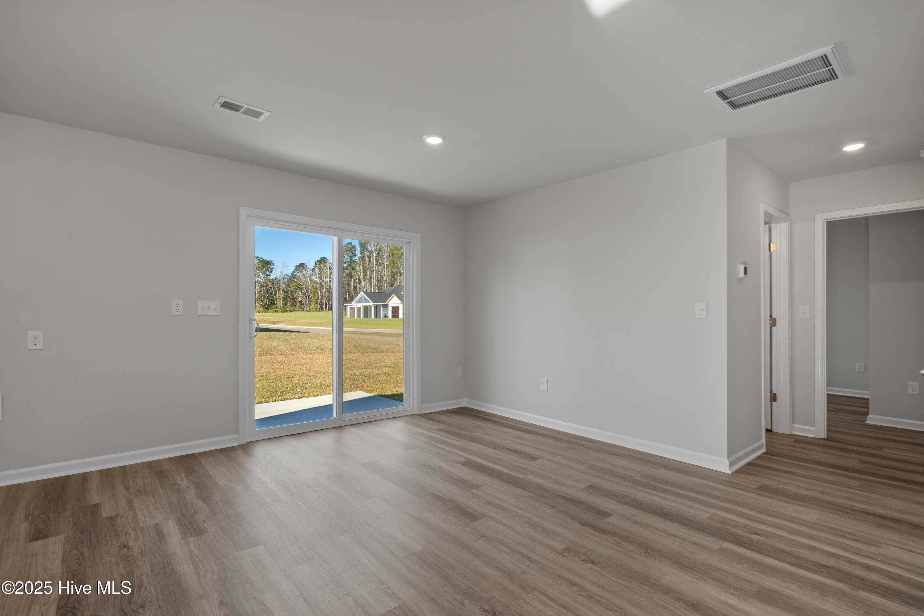 100528308 | Photo 17