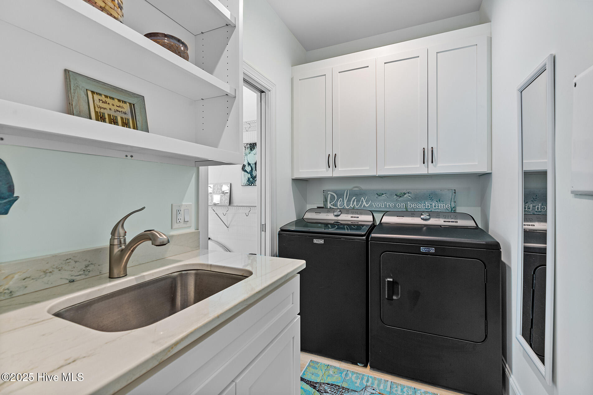 100540813 | Photo 34