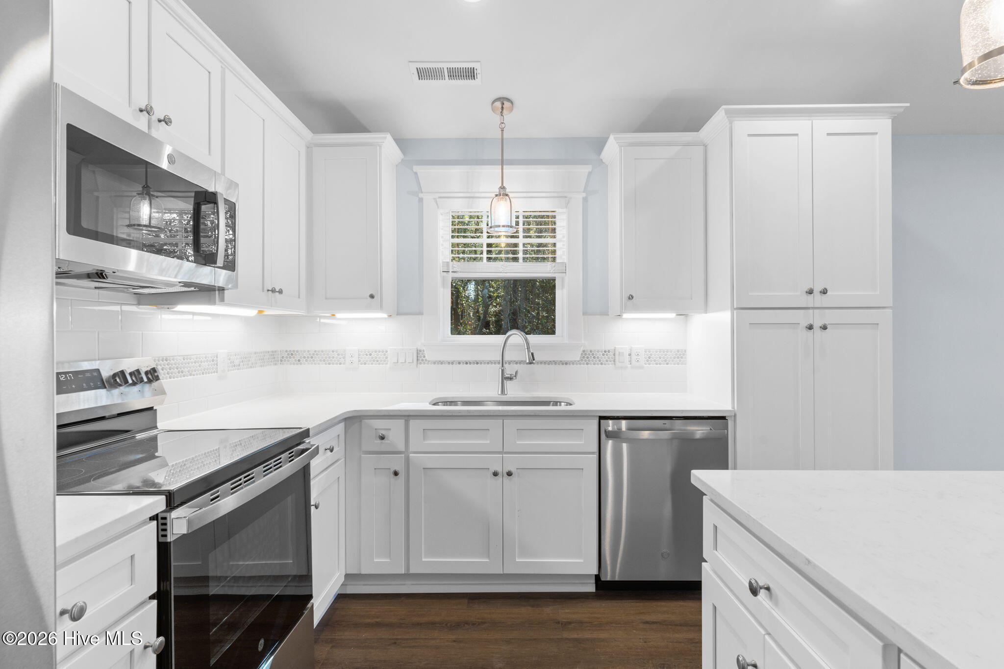 100527921 | Photo 24