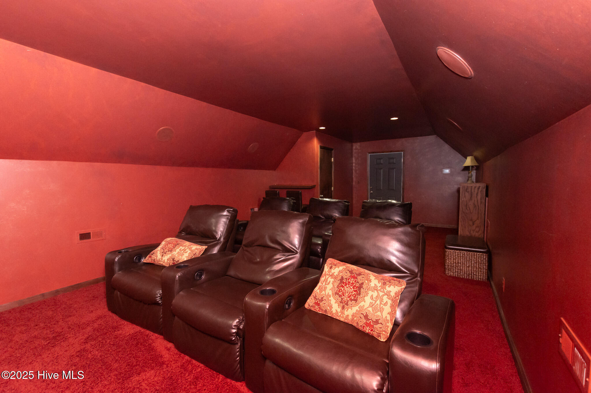 100529268 | Photo 53