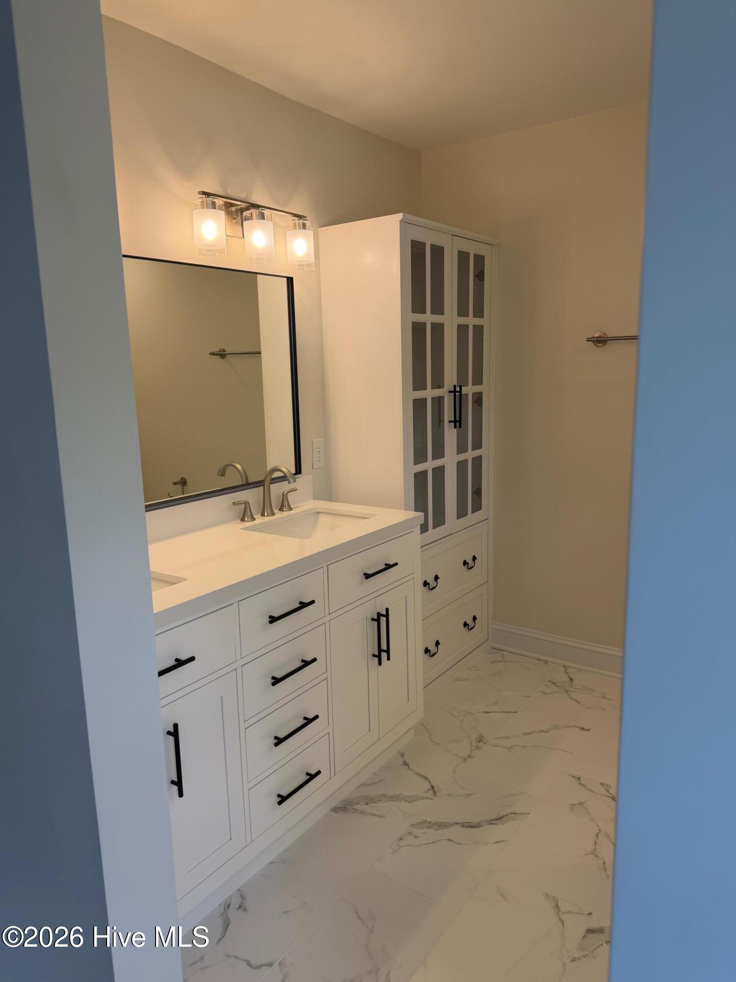 100568177 | Photo 50