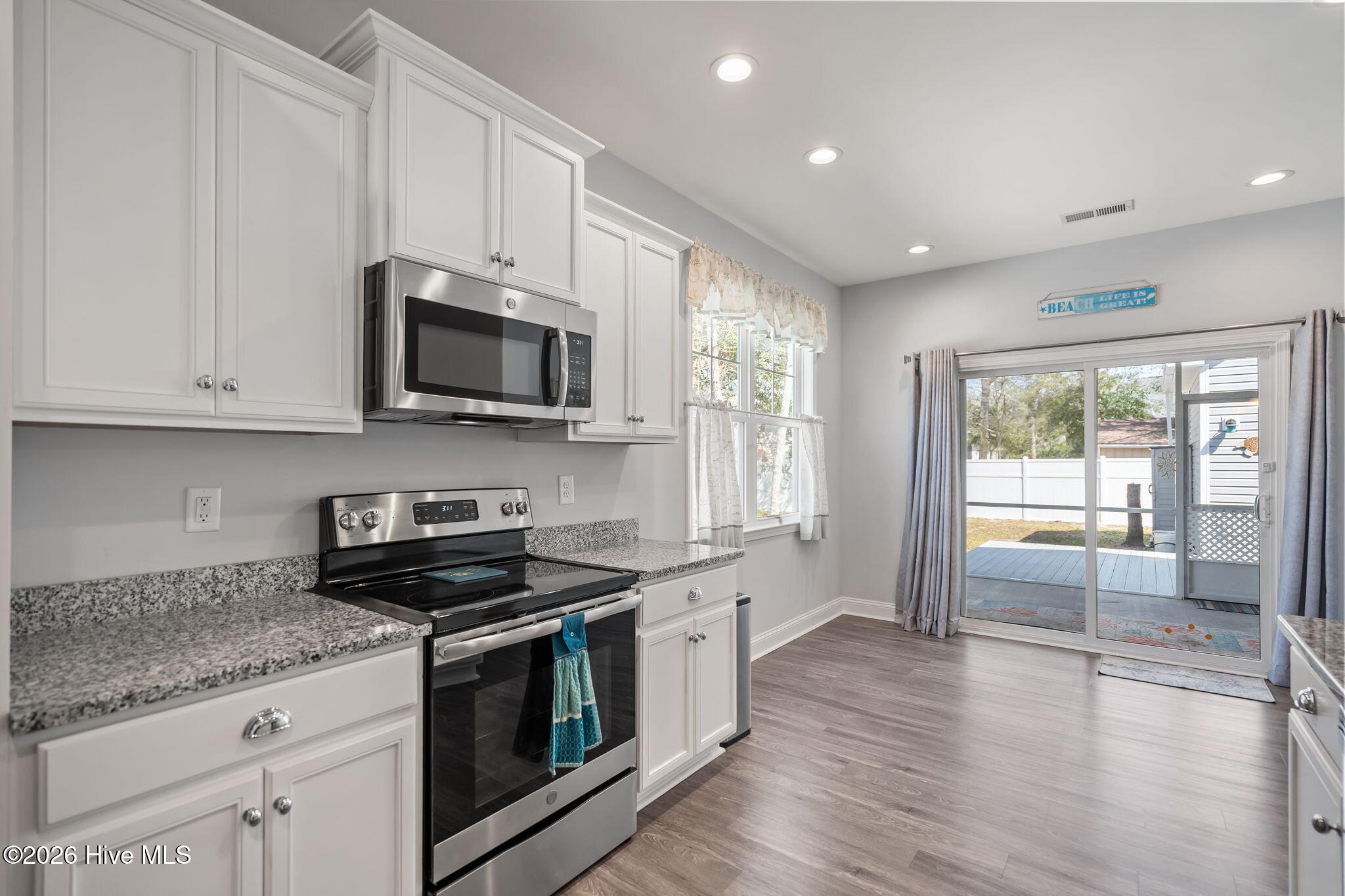 100563124 | Photo 15