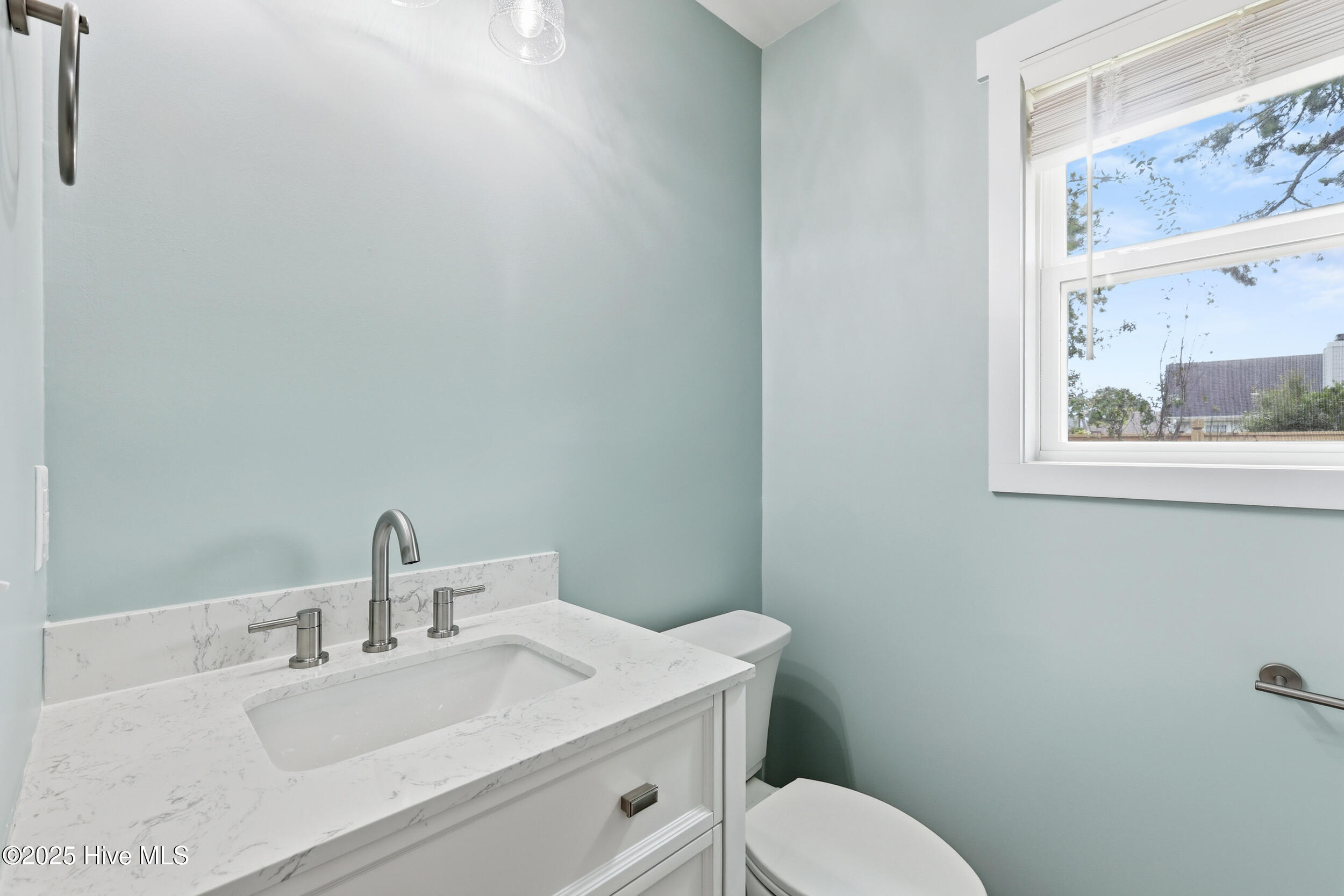 100536680 | Photo 22