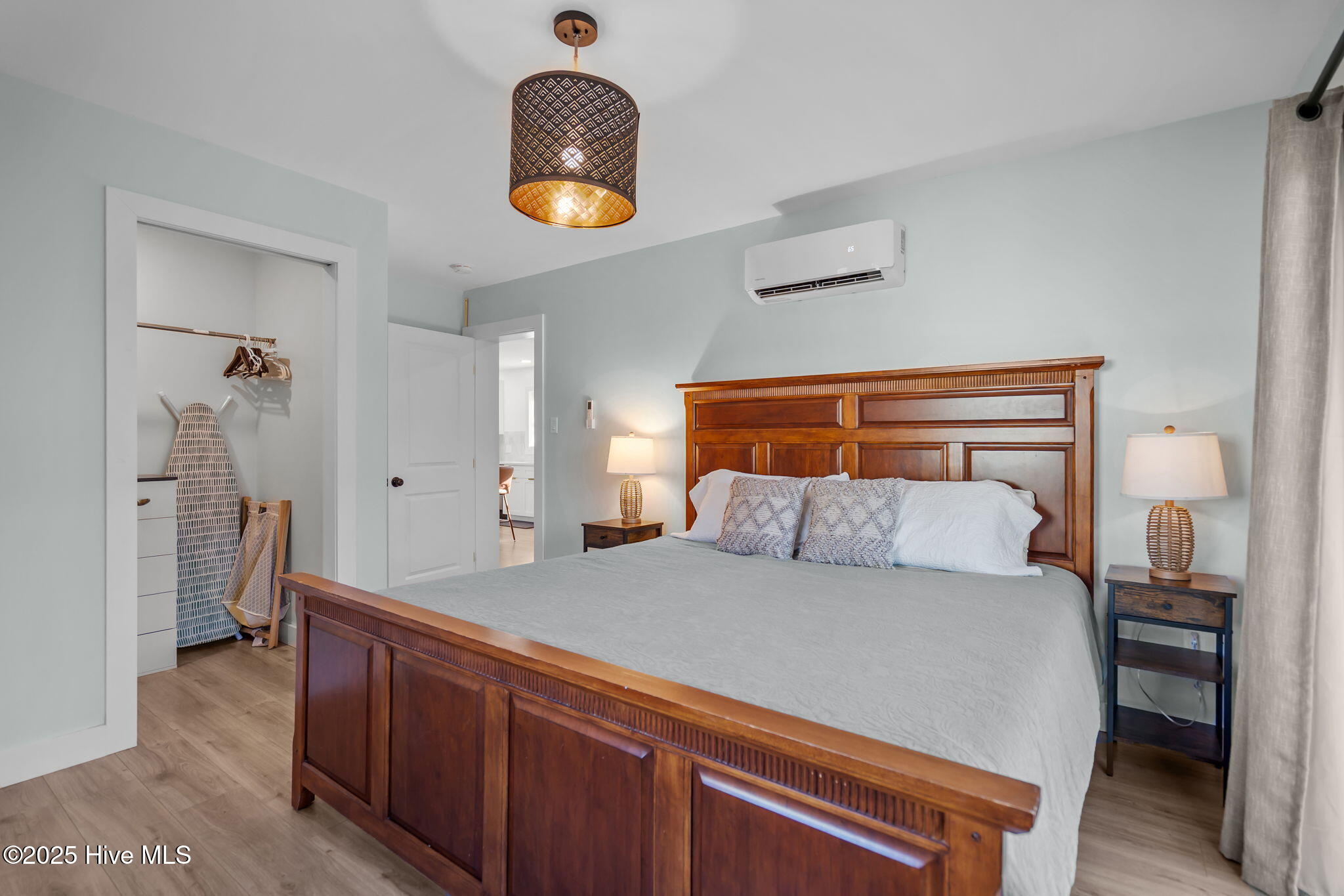 100541863 | Photo 52