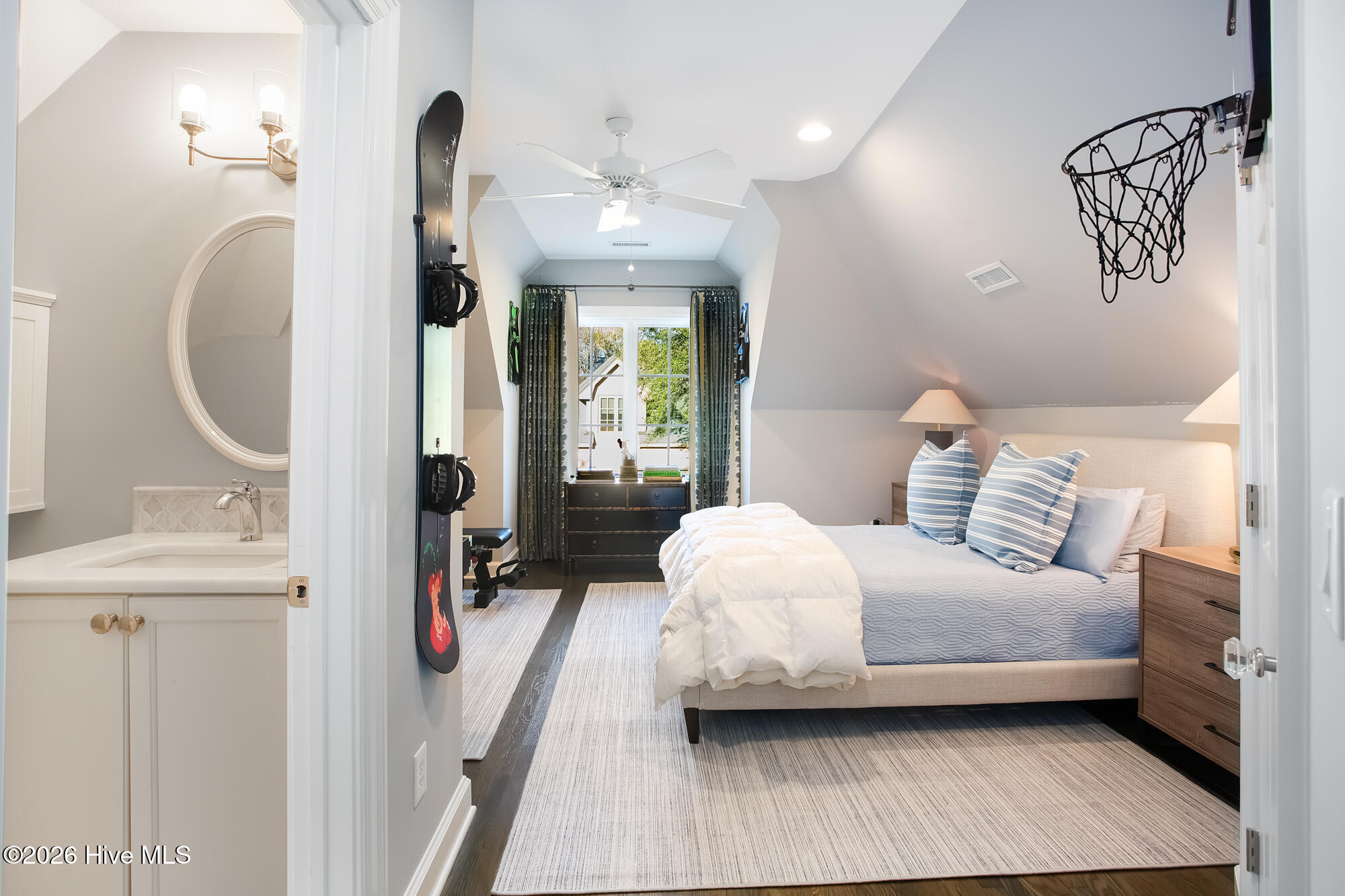 100552685 | Photo 32