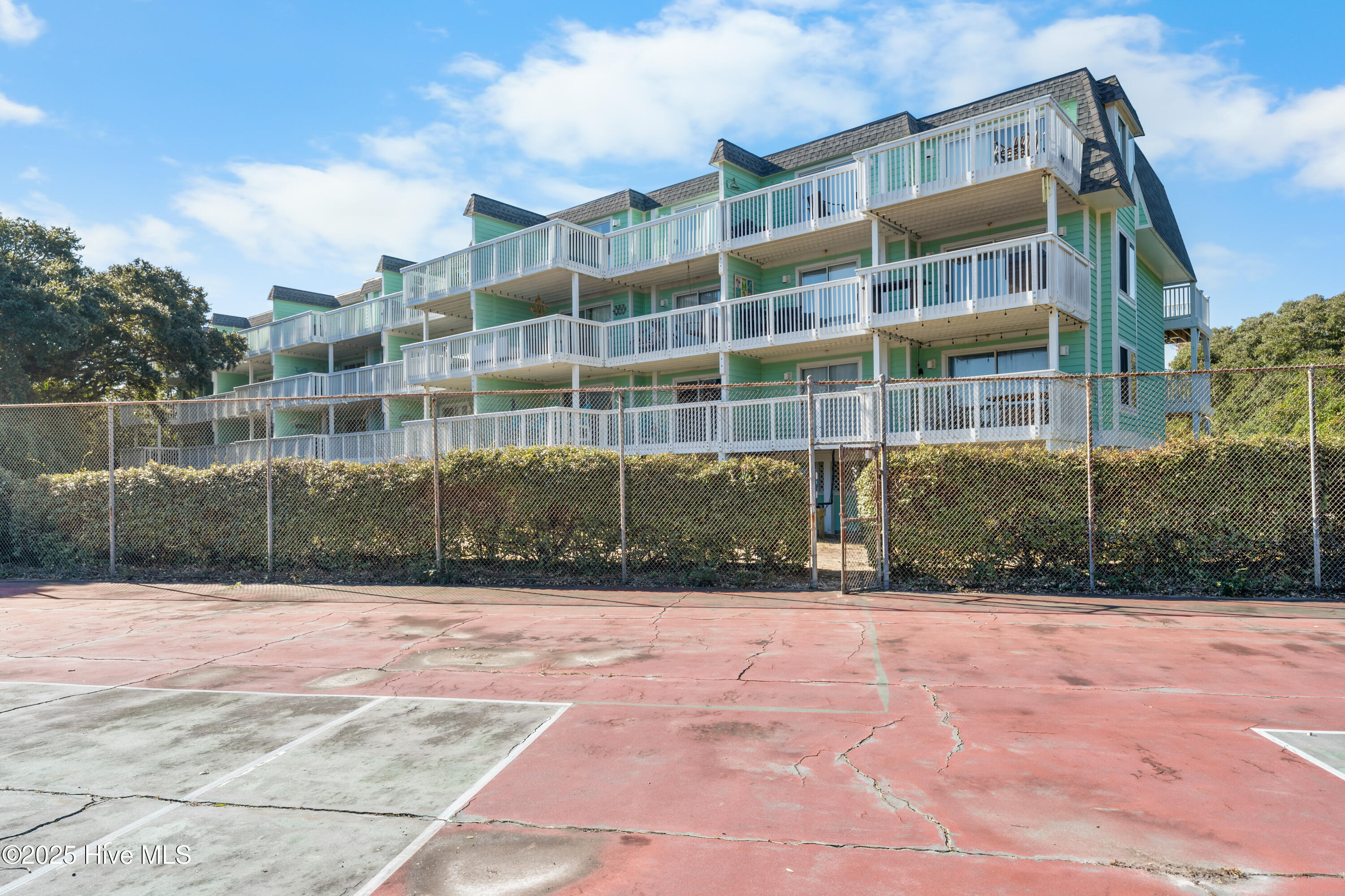 100562977 | Photo 76