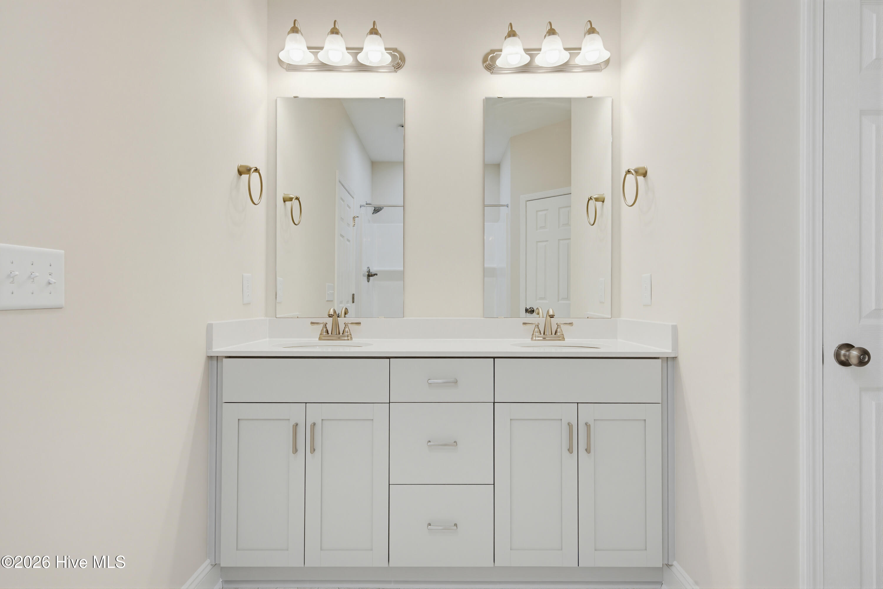 100567408 | Photo 14