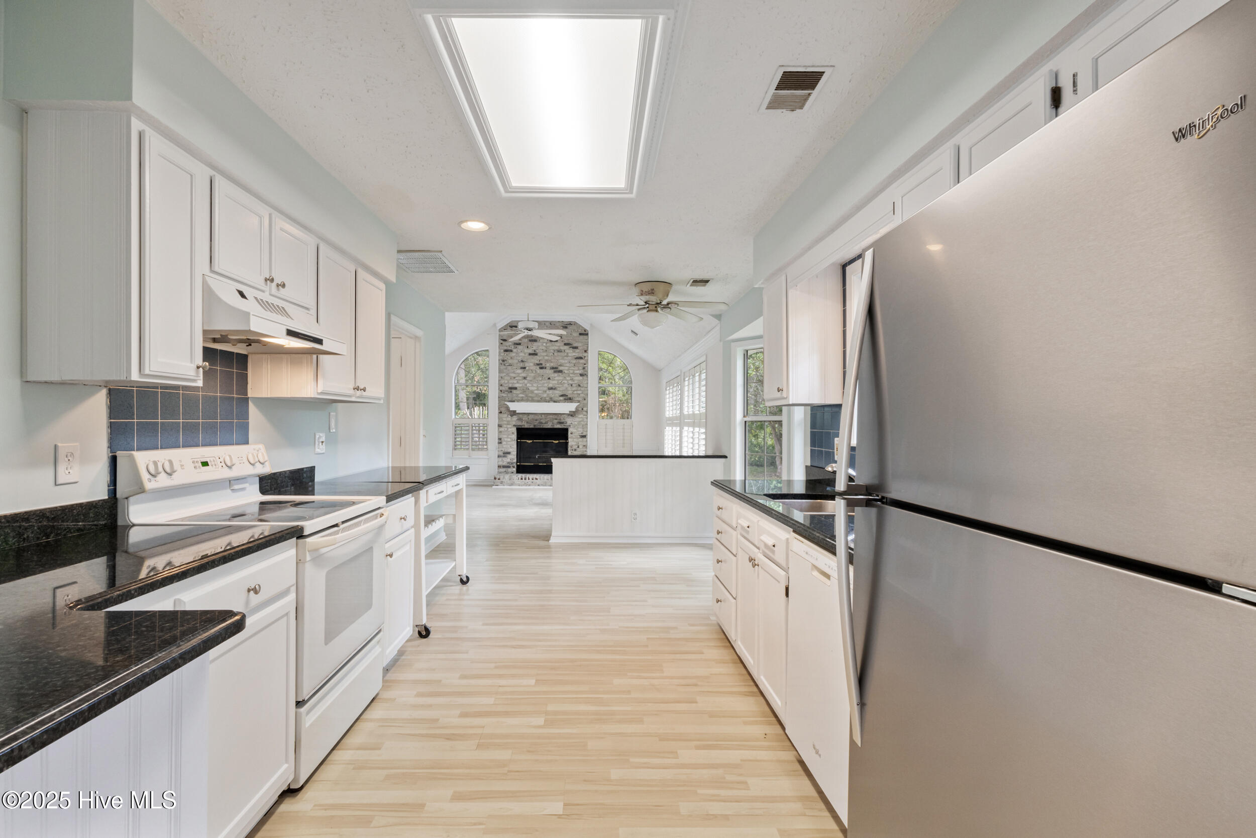 100531370 | Photo 18