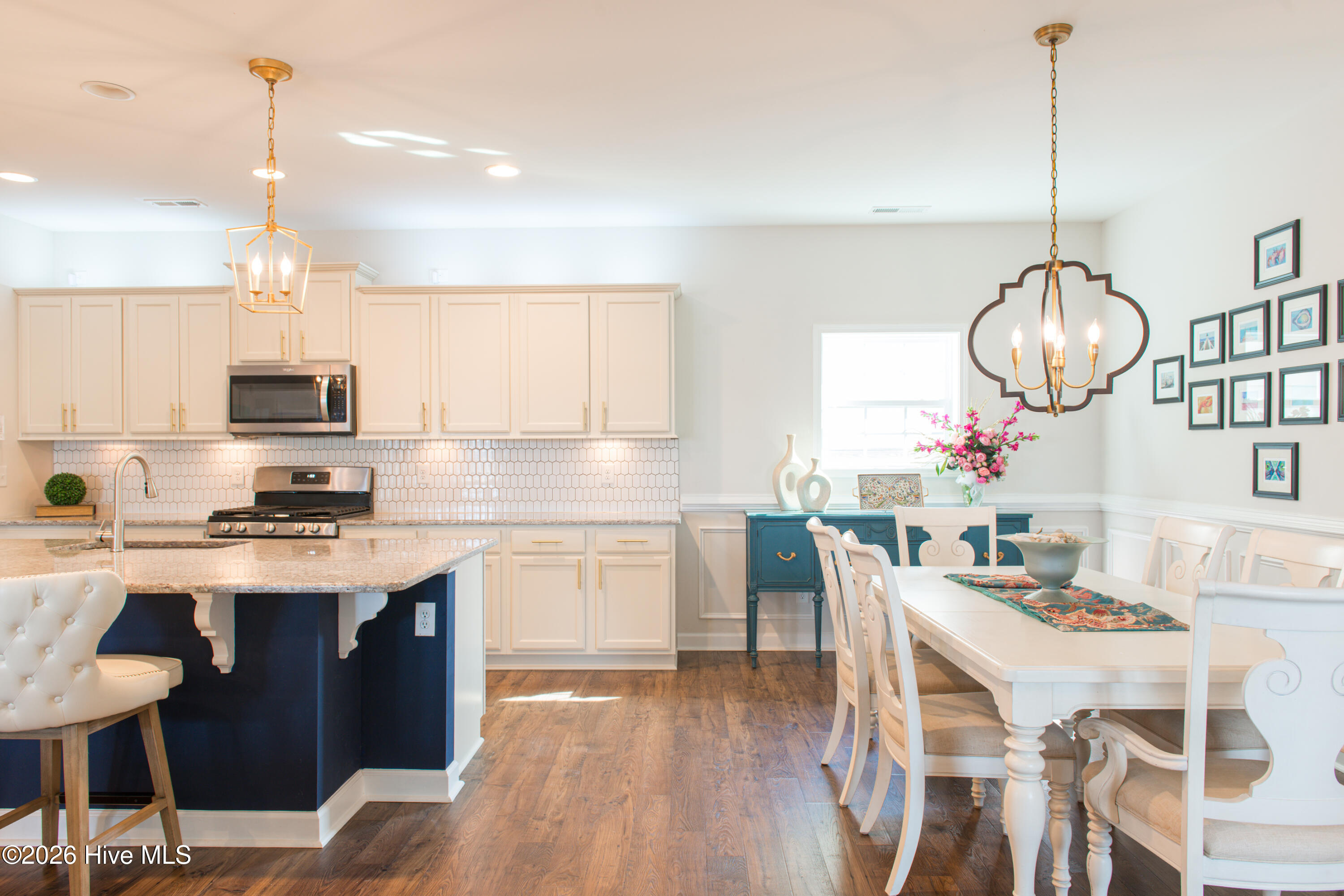 100553432 | Photo 36