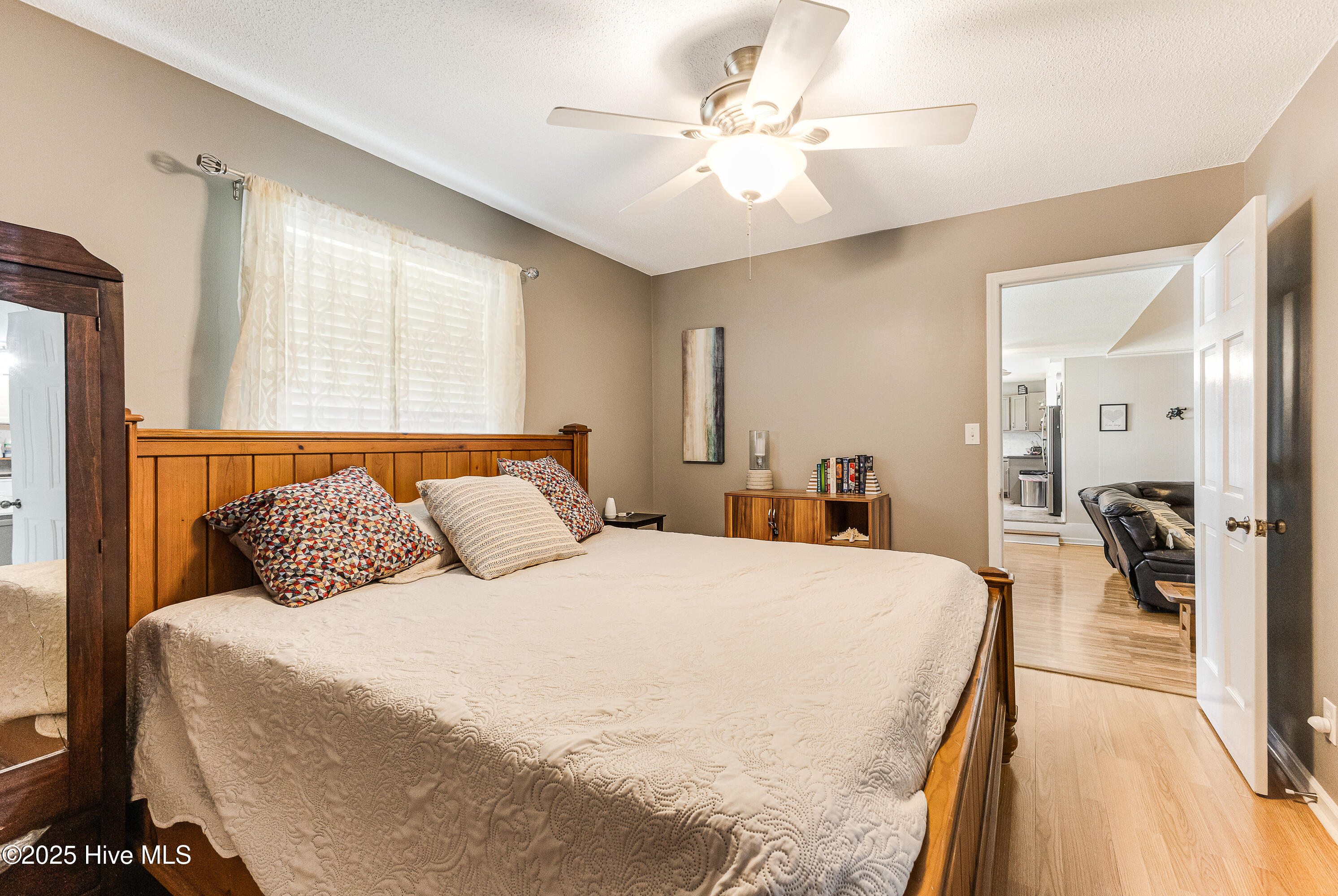 100536488 | Photo 21