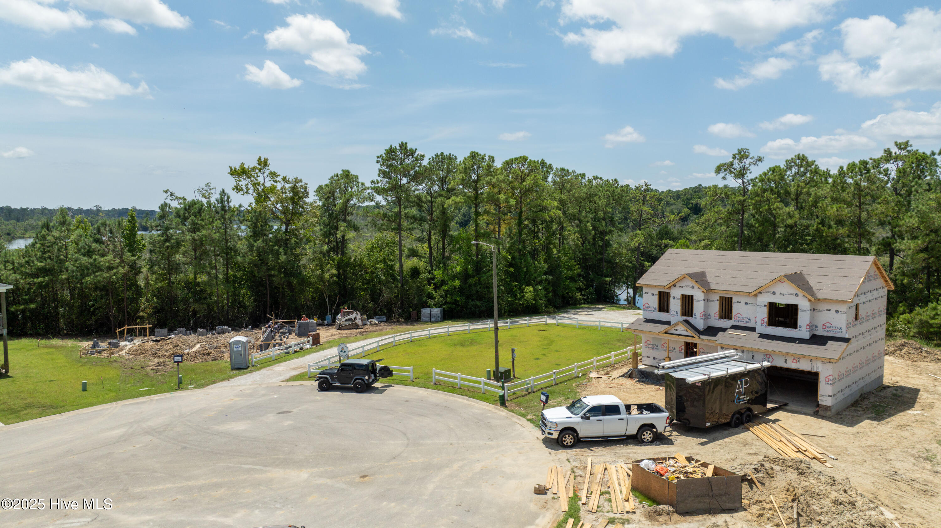 100526945 | Photo 51