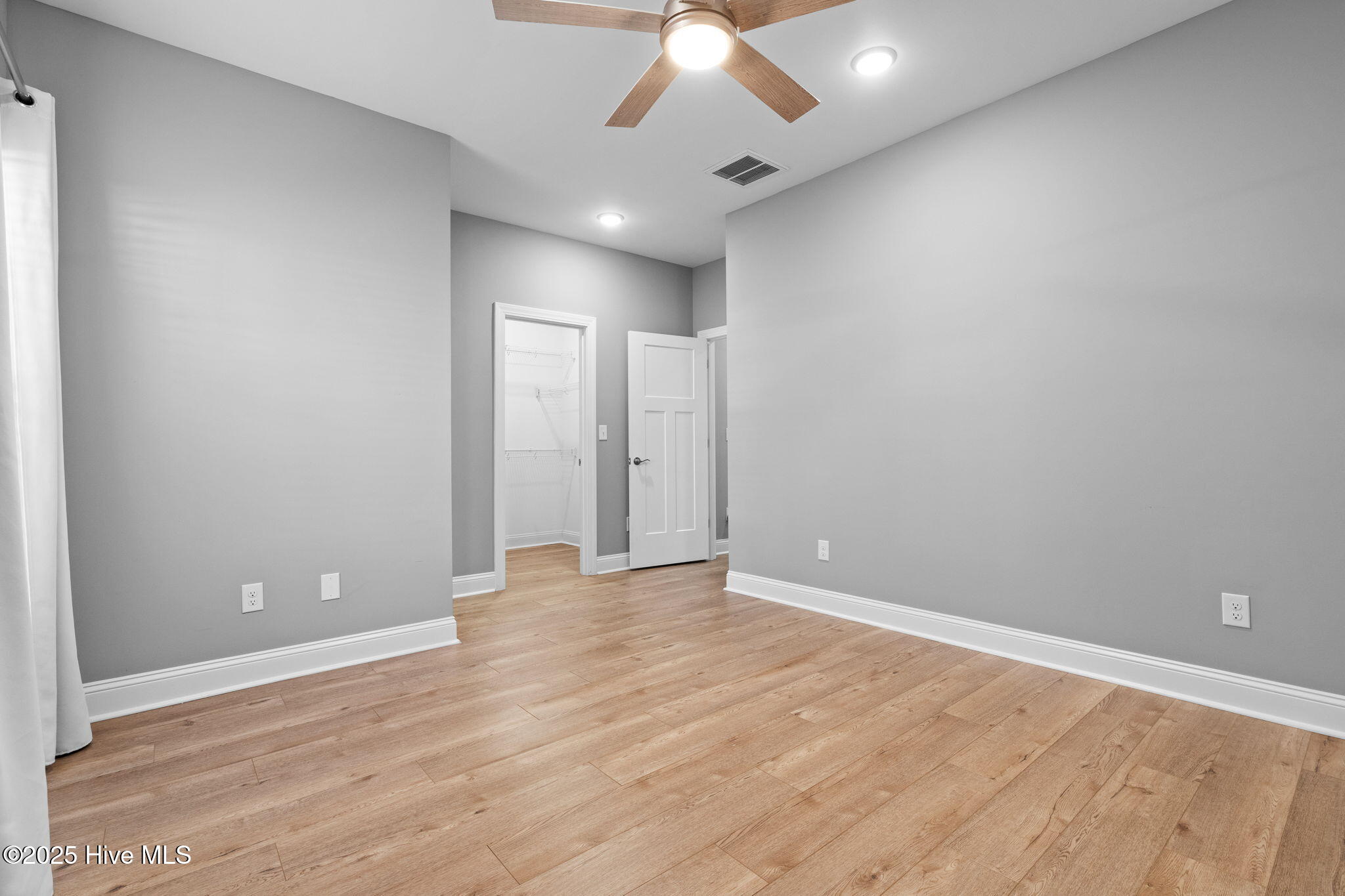 100544507 | Photo 28