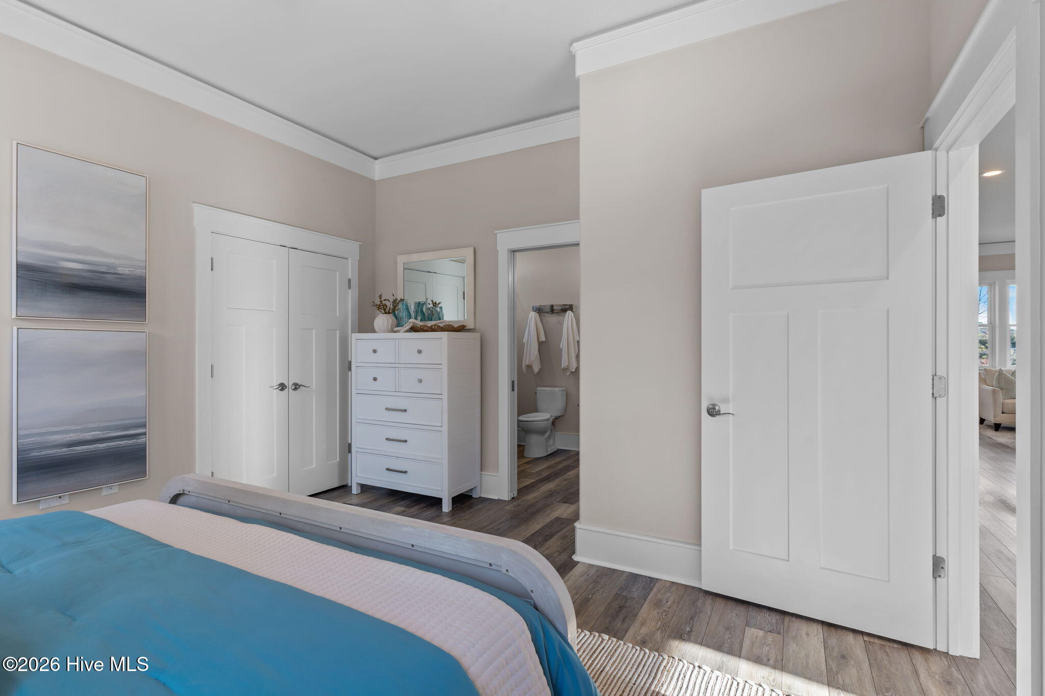 100561647 | Photo 26