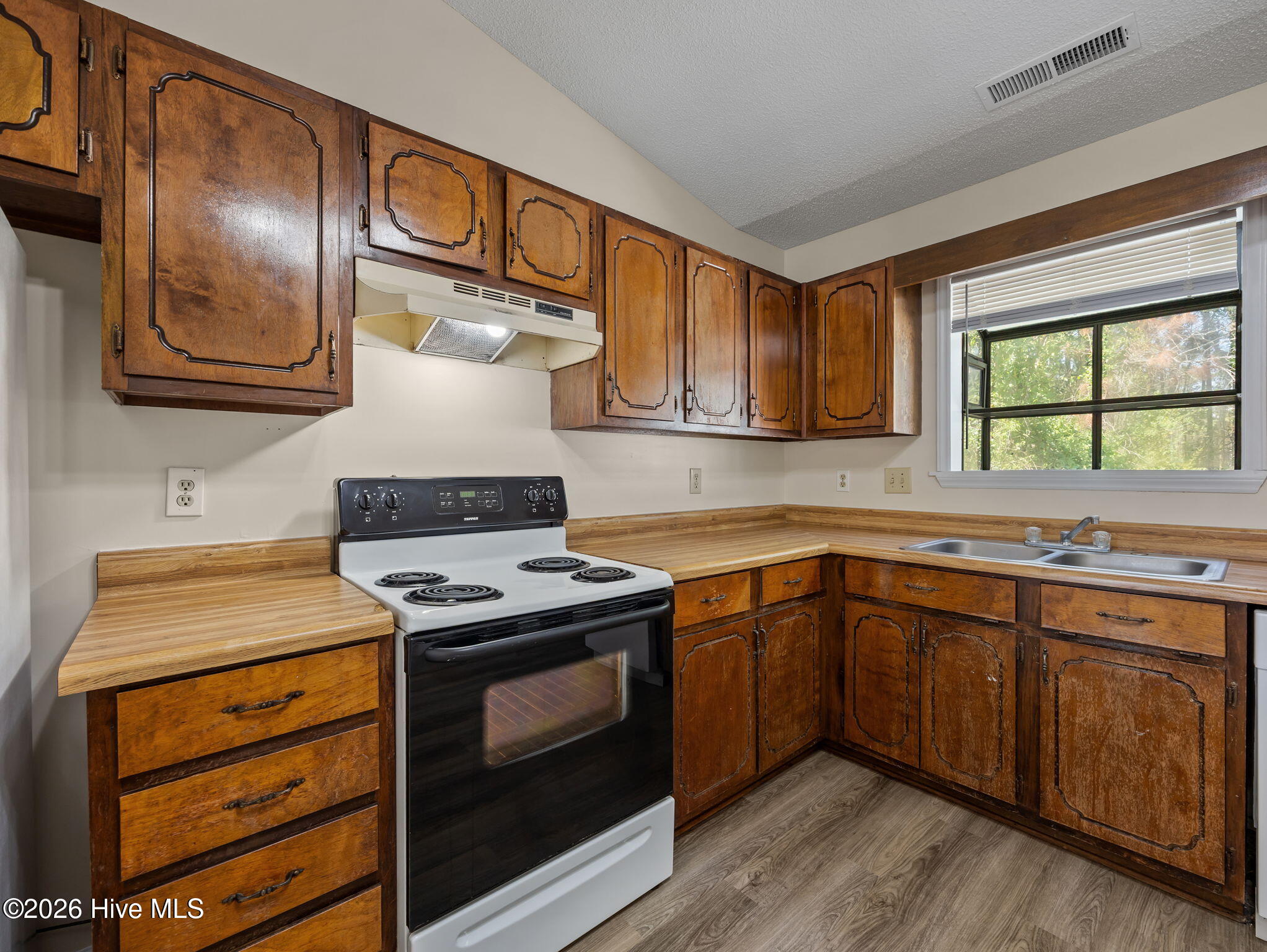 100563578 | Photo 14