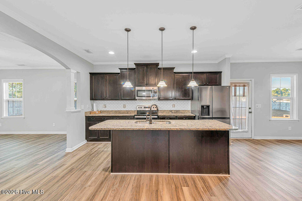 100548964 | Photo 13