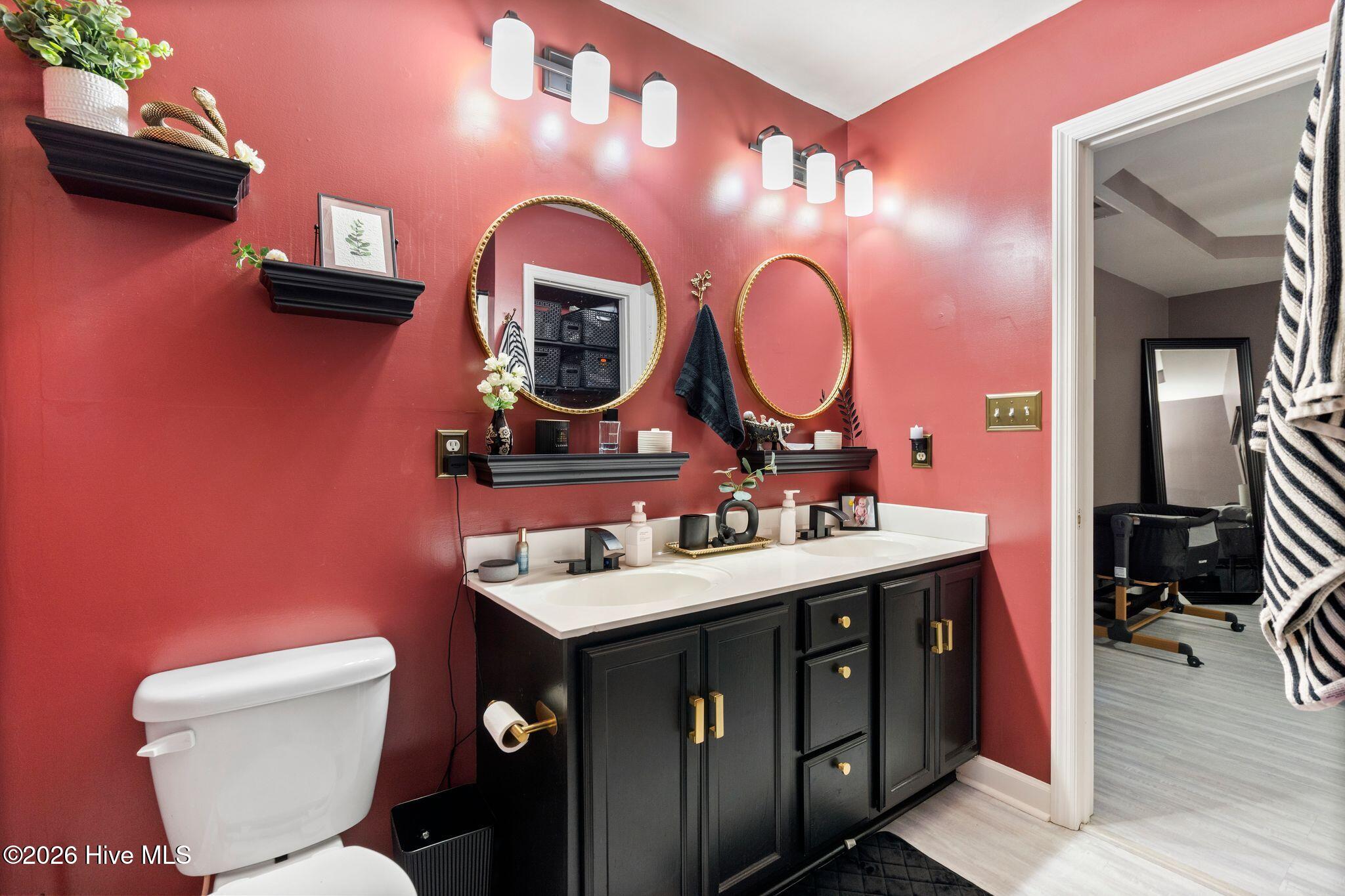 100556987 | Photo 33