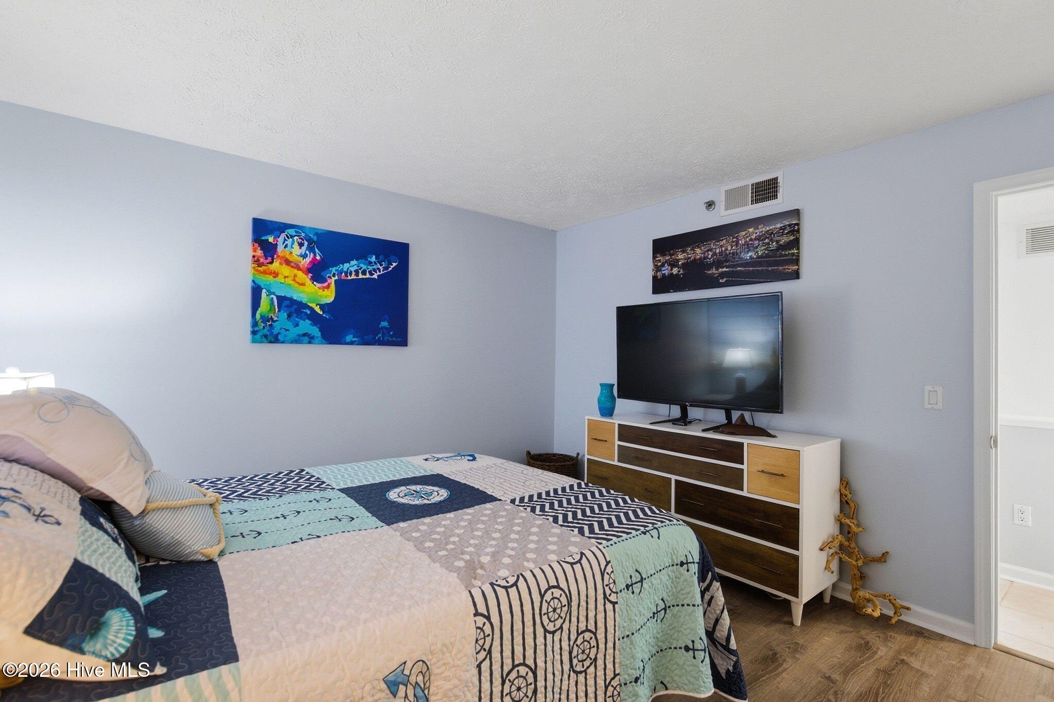 100560958 | Photo 15