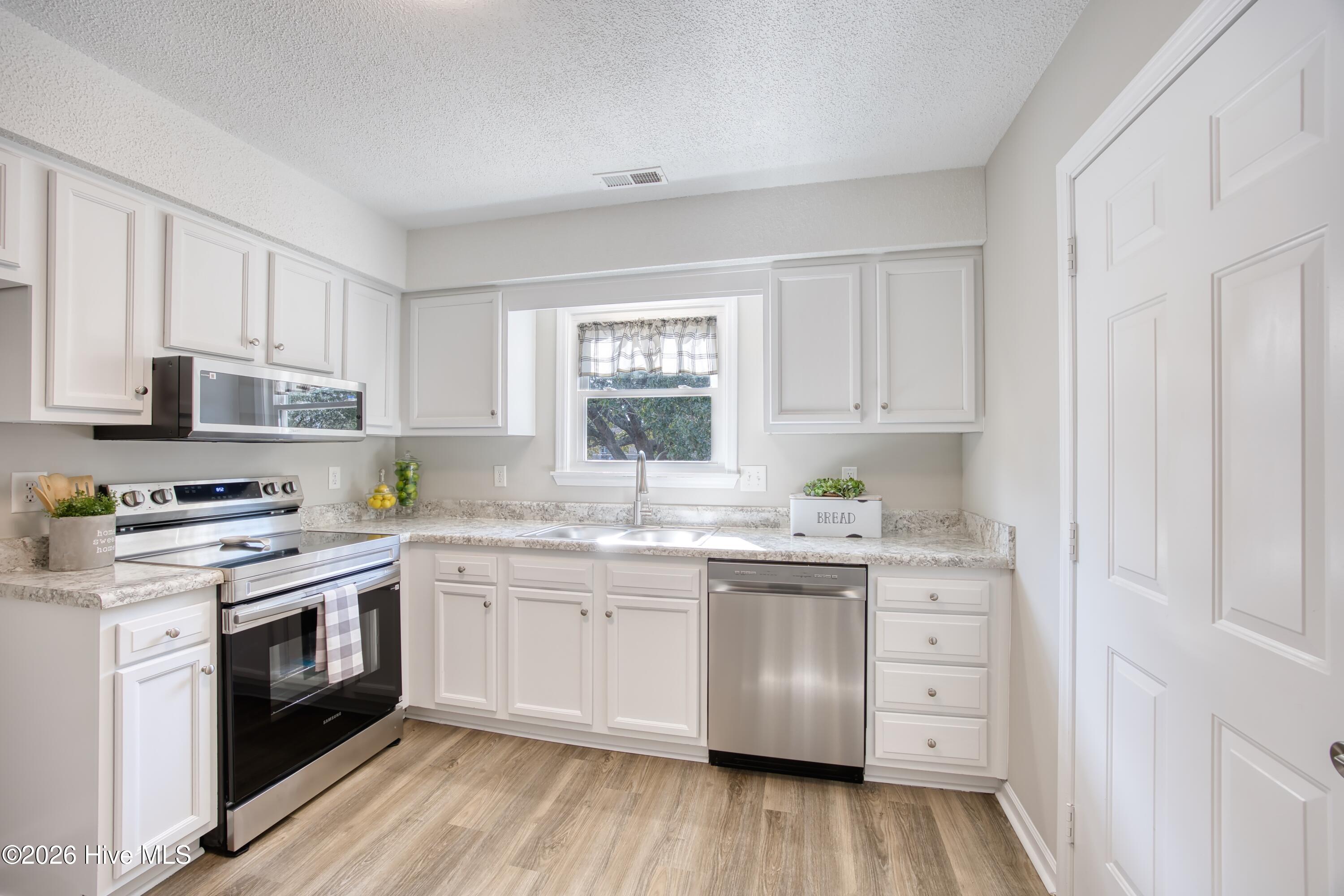 100561952 | Photo 10