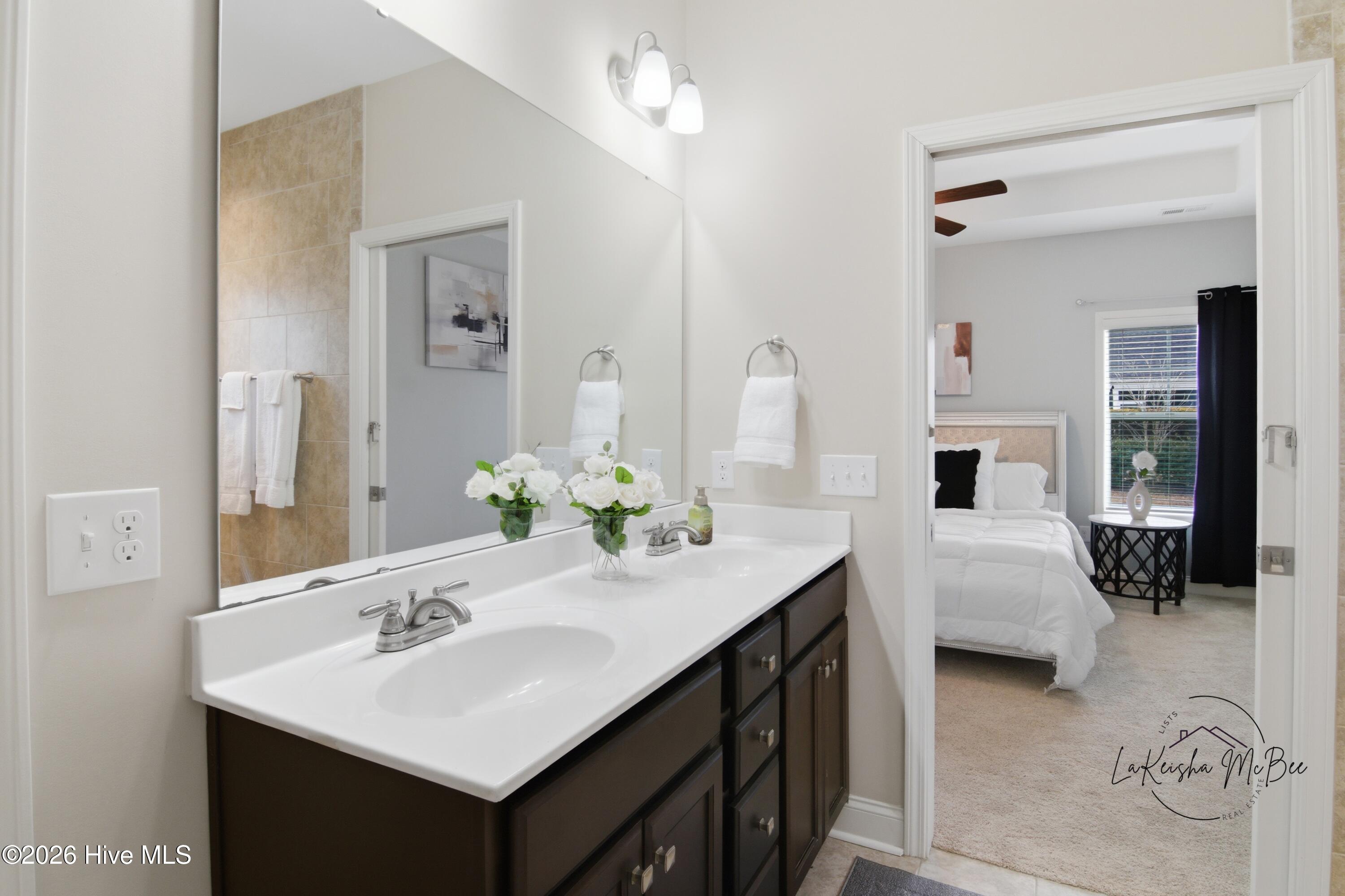 100556252 | Photo 24