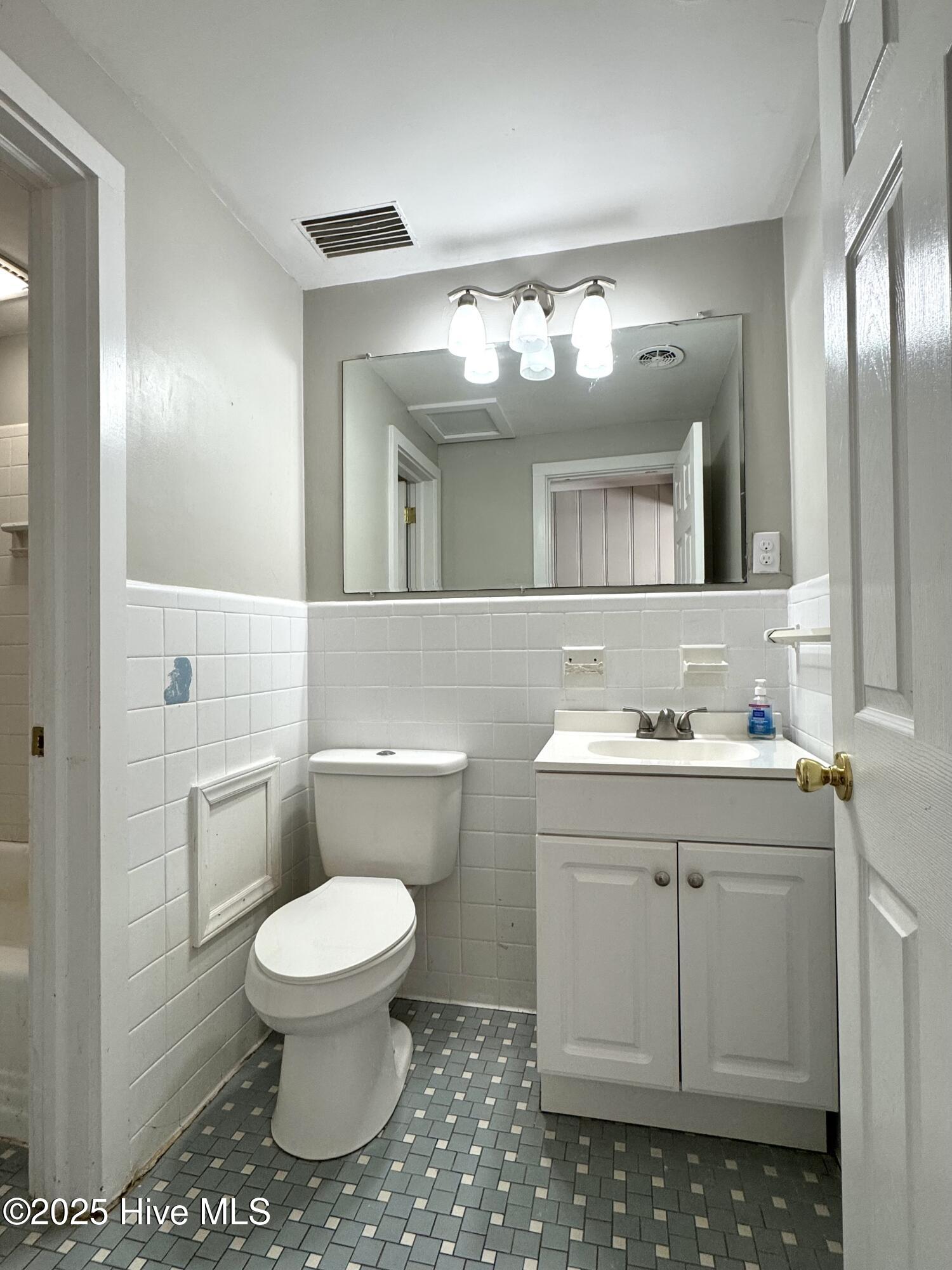 100544831 | Photo 18