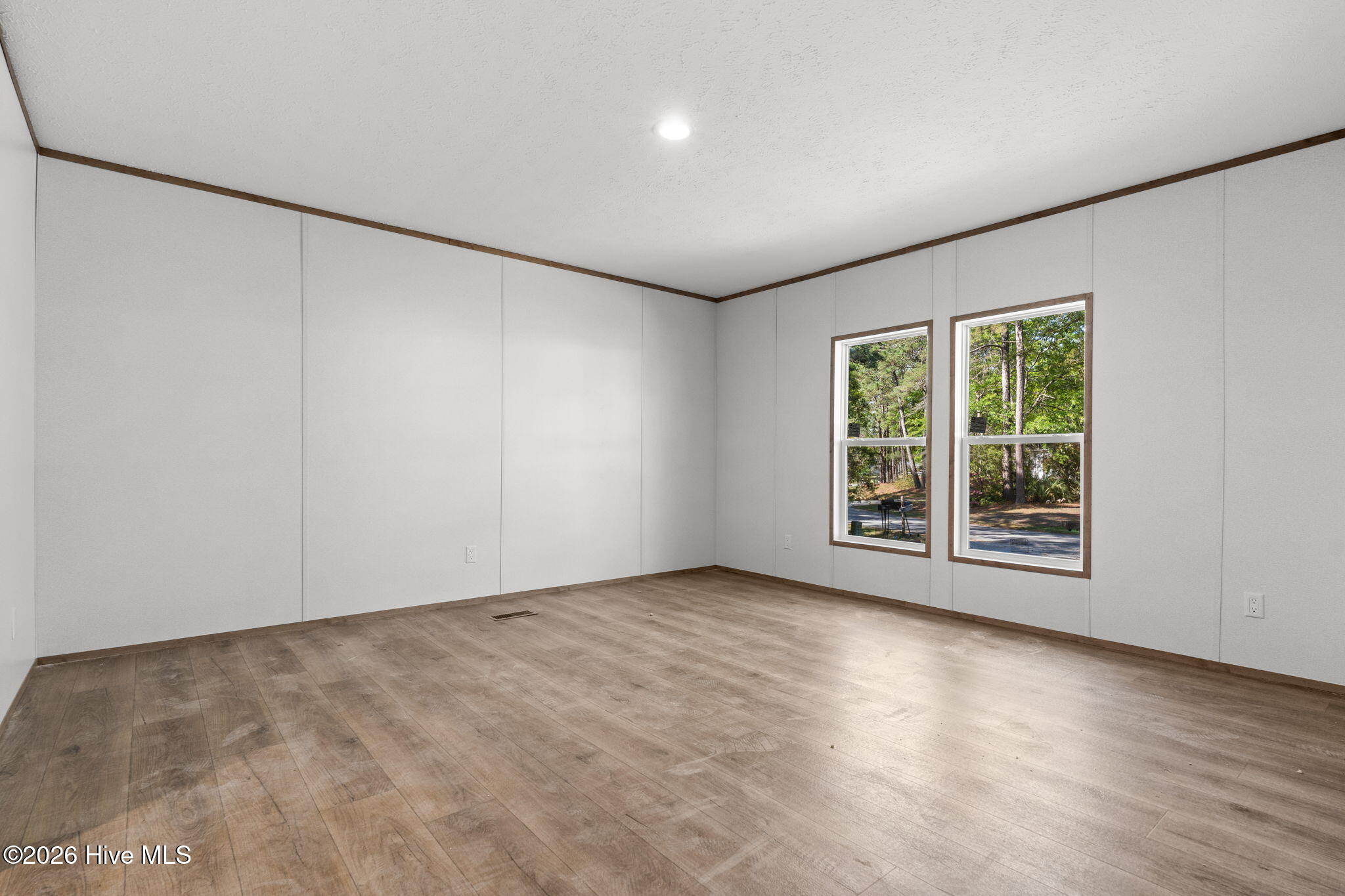 100569950 | Photo 44