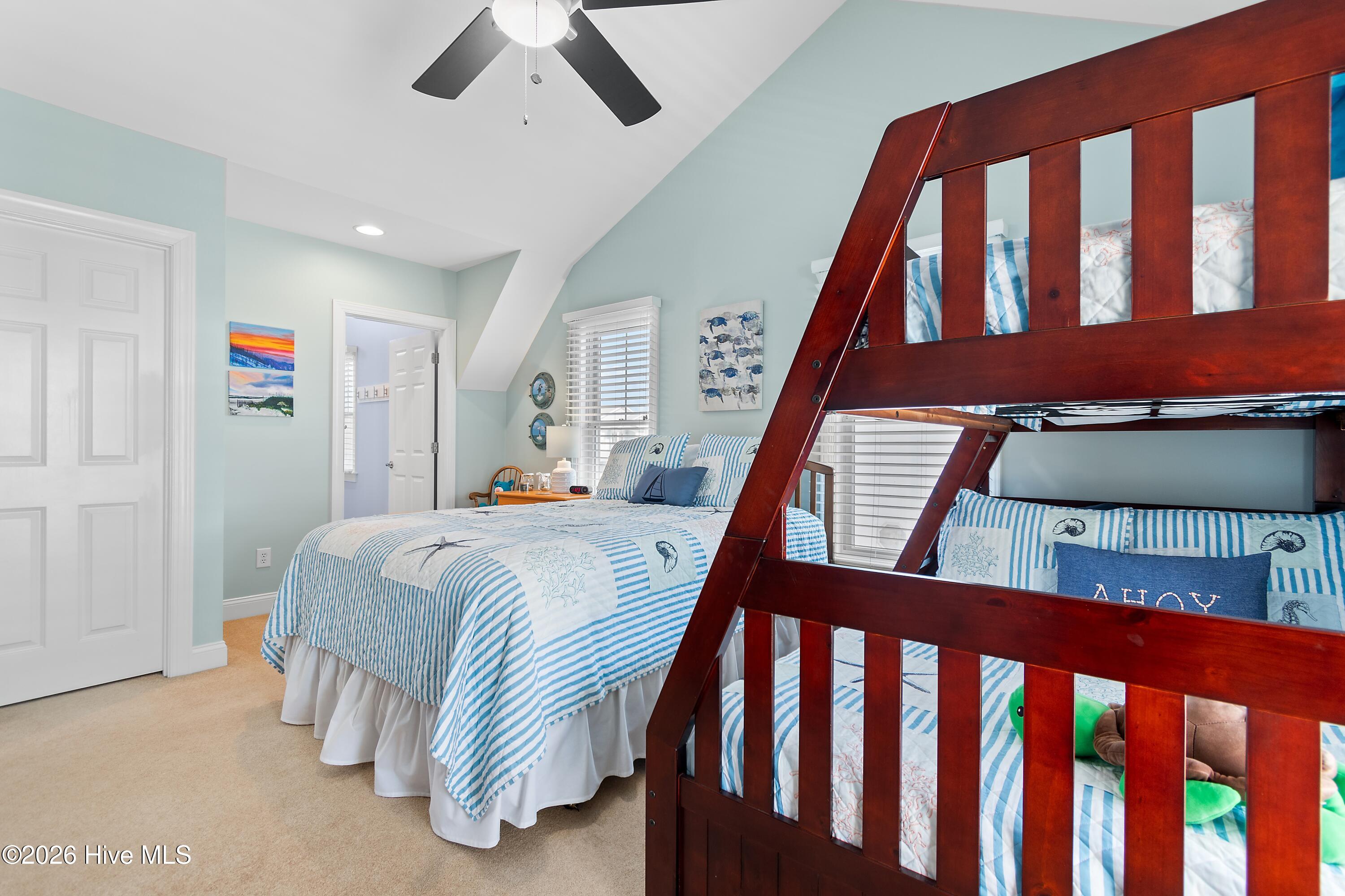 100551150 | Photo 36