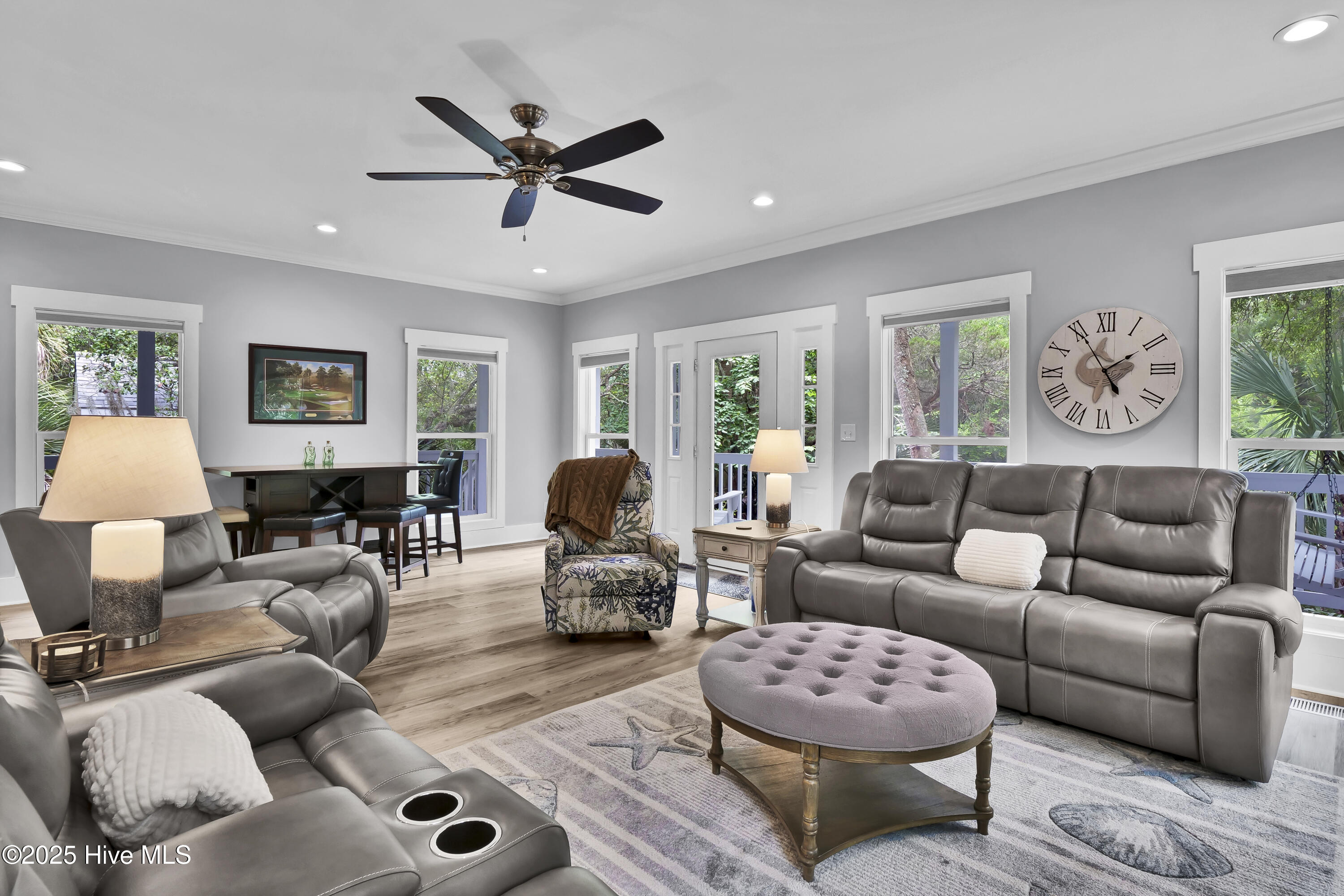 100542067 | Photo 11