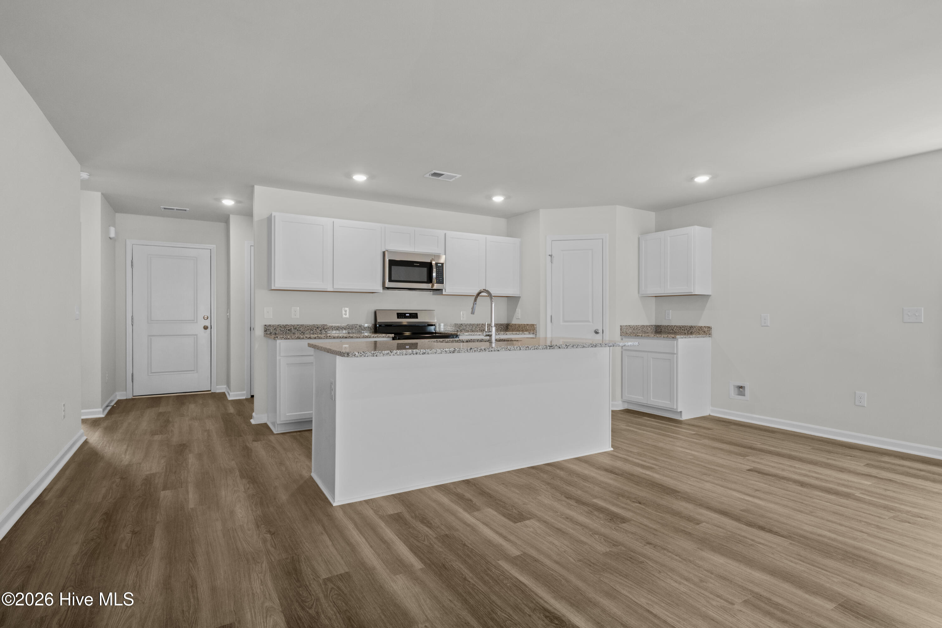 100552146 | Photo 13