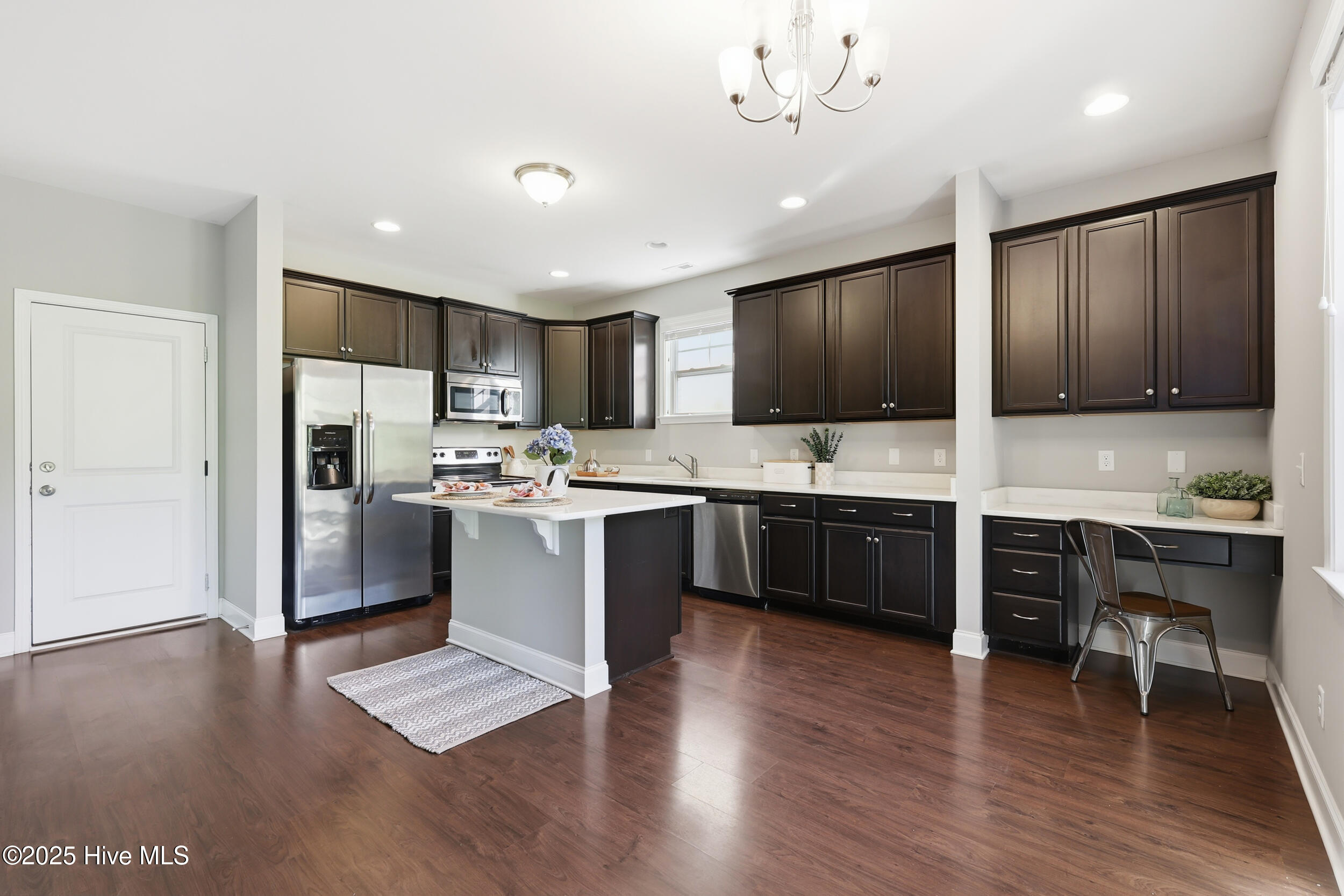 100537406 | Photo 18