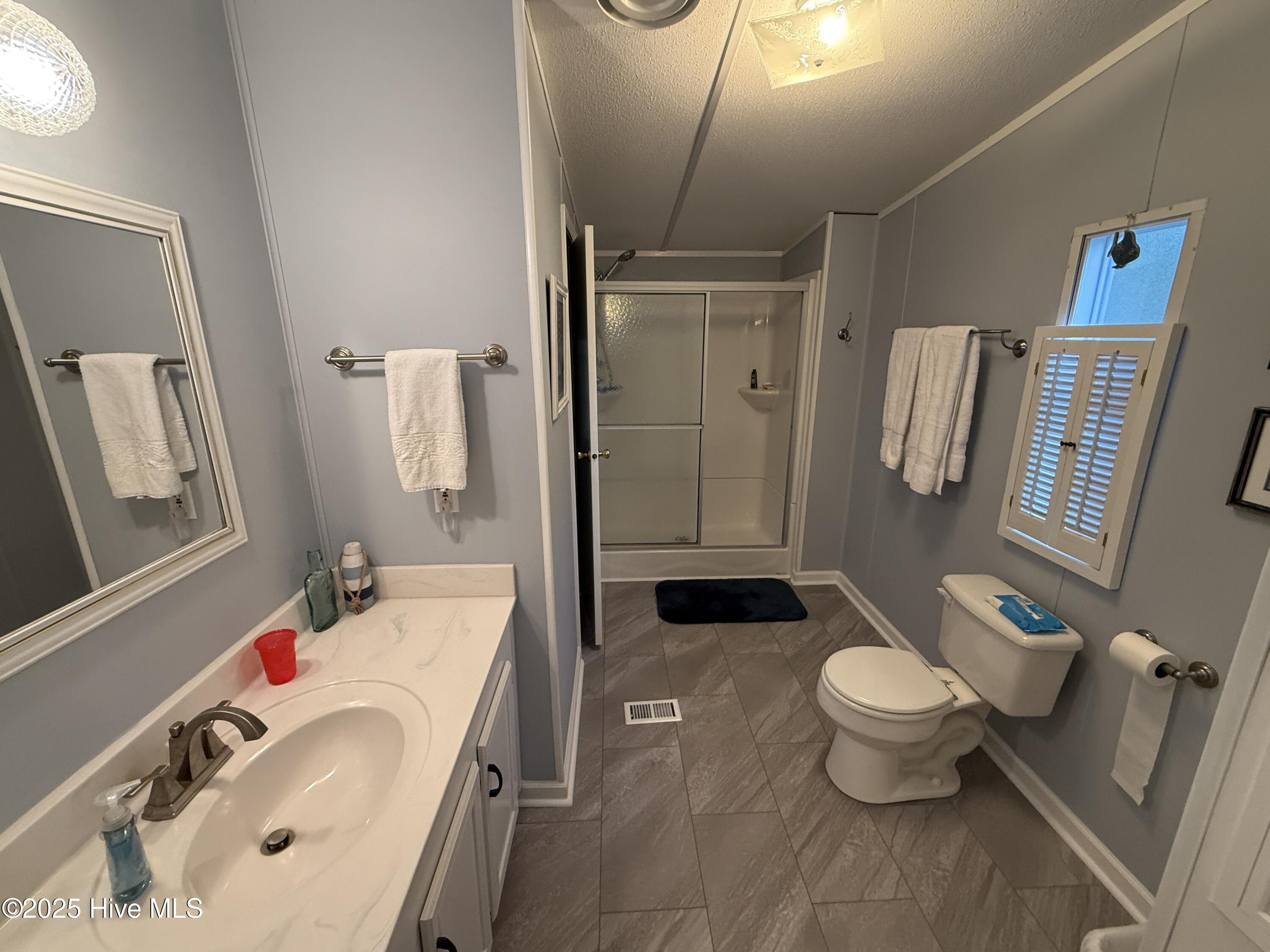 100516271 | Photo 11