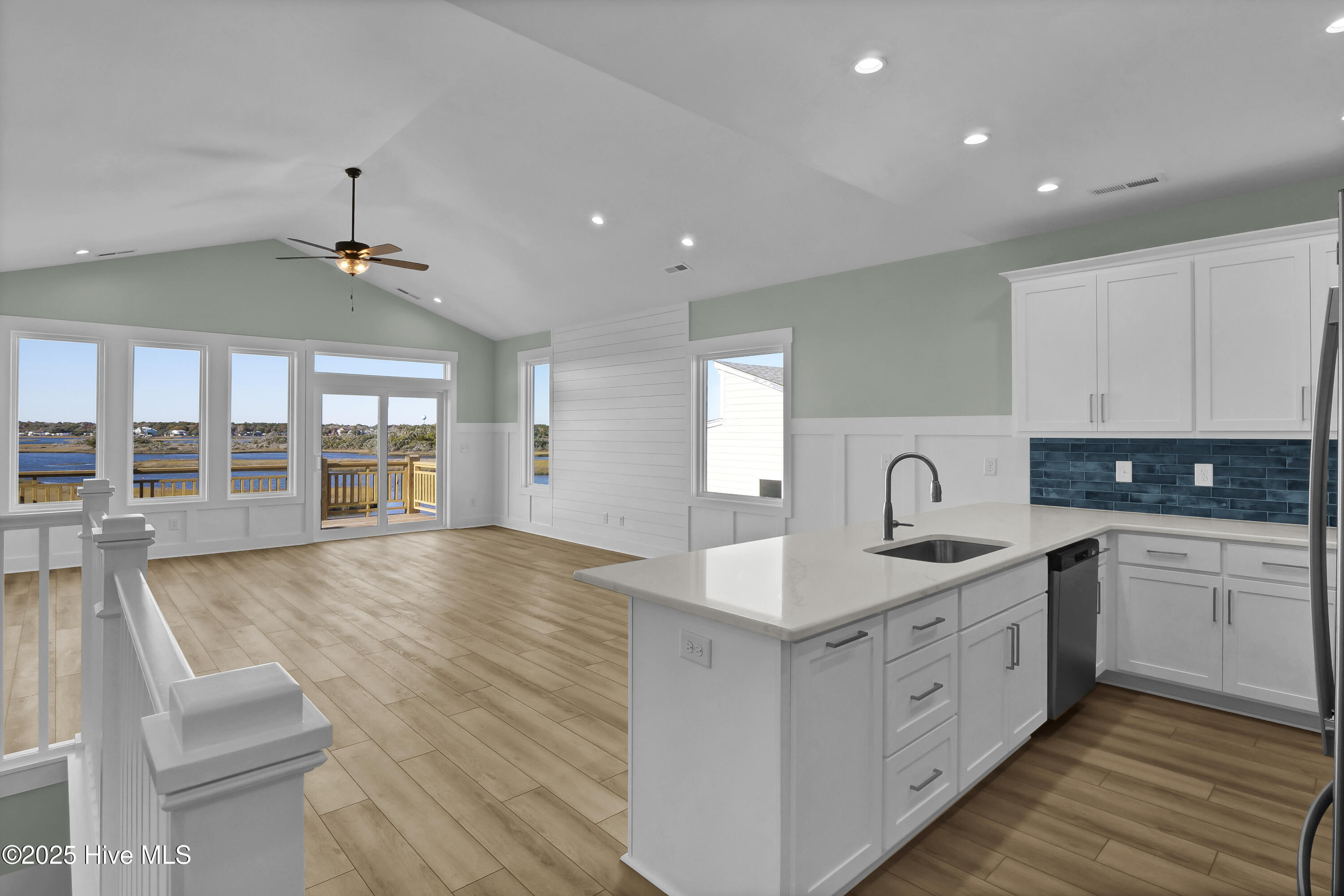 100542555 | Photo 10