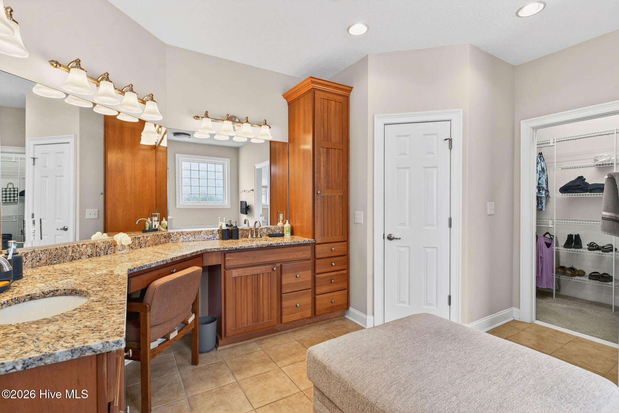 100556471 | Photo 17