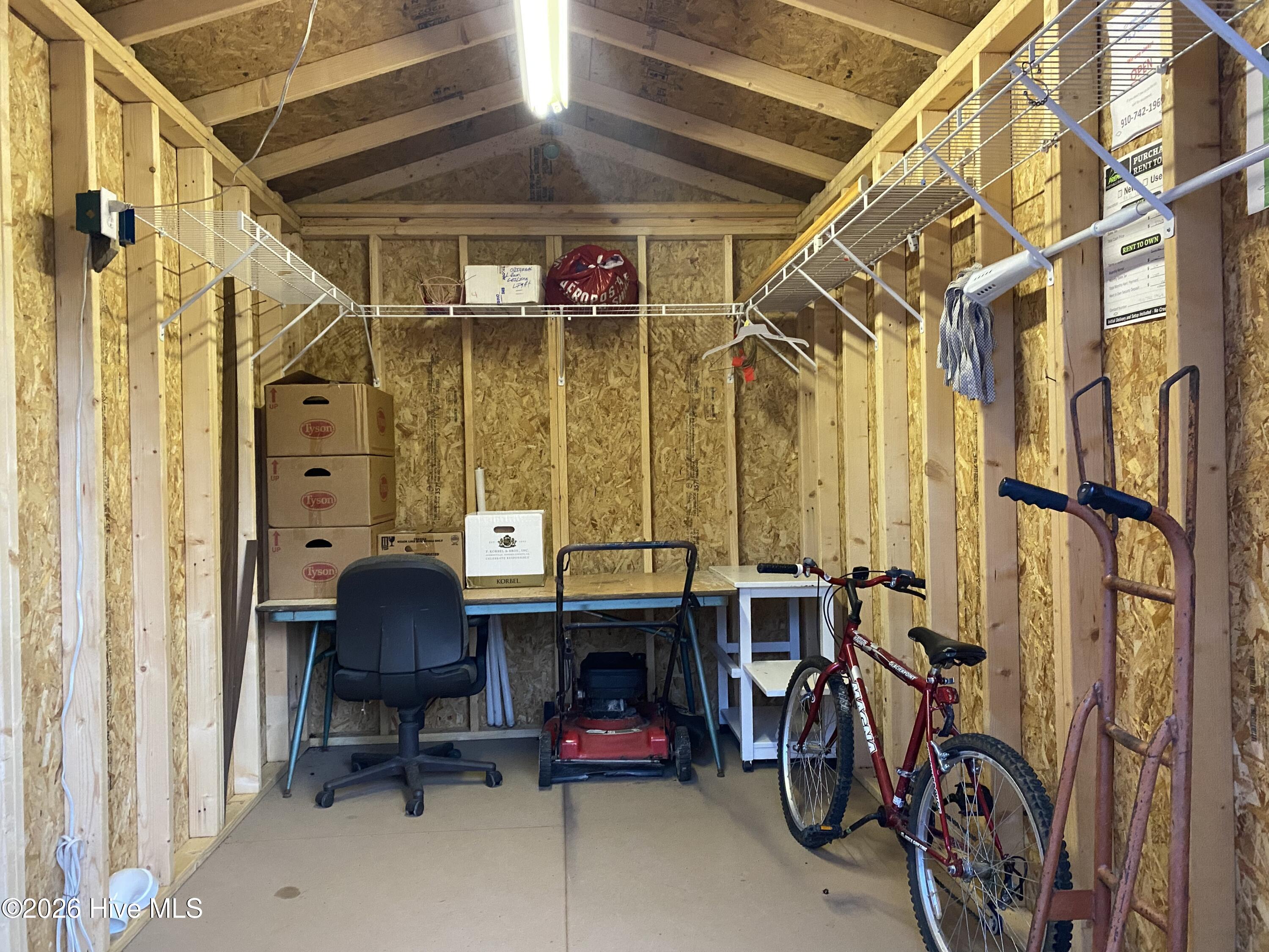 100548374 | Photo 21